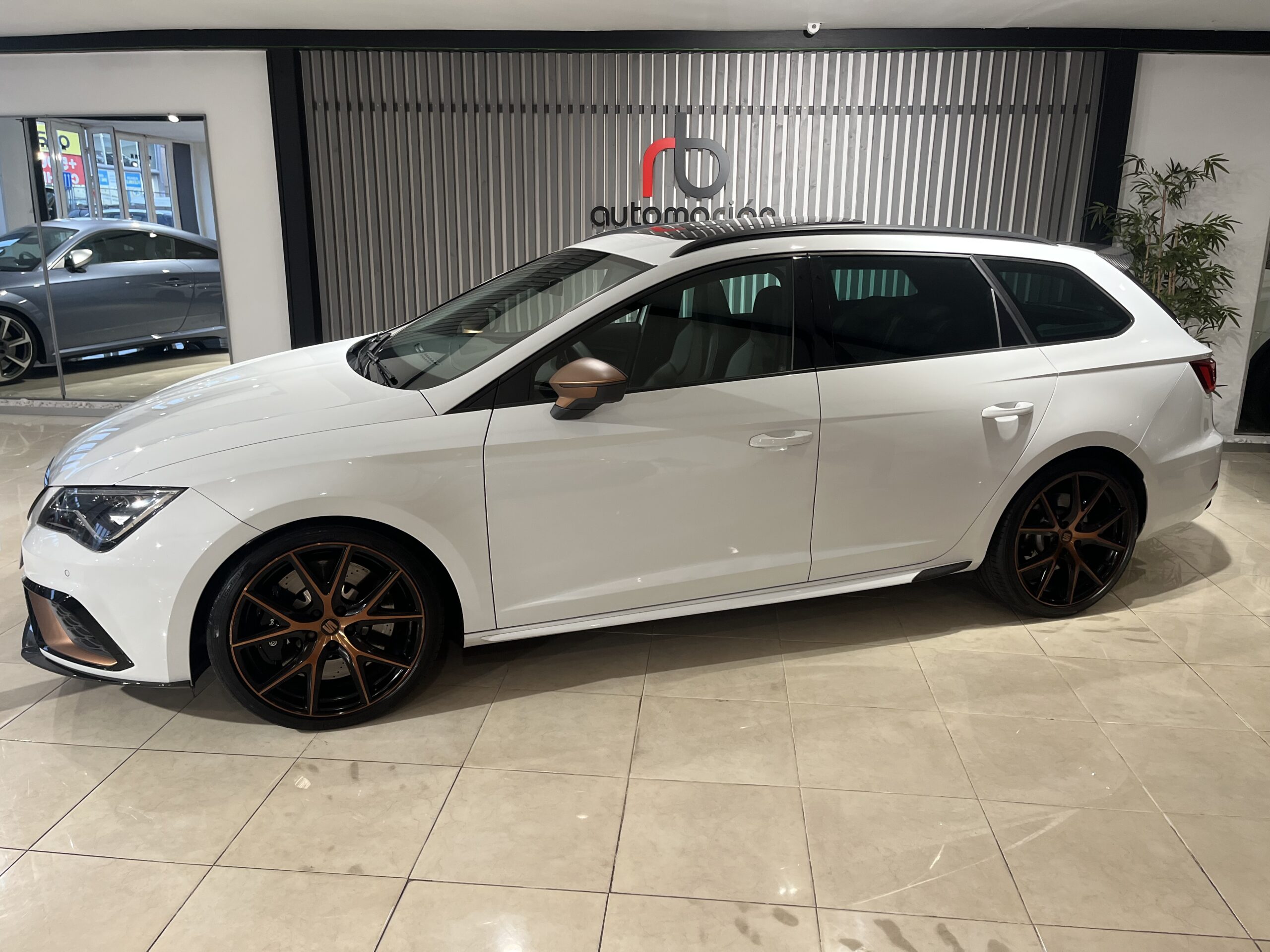 SEAT Leon ST 2.0 TSI 4Drive DSG SS Cupra
