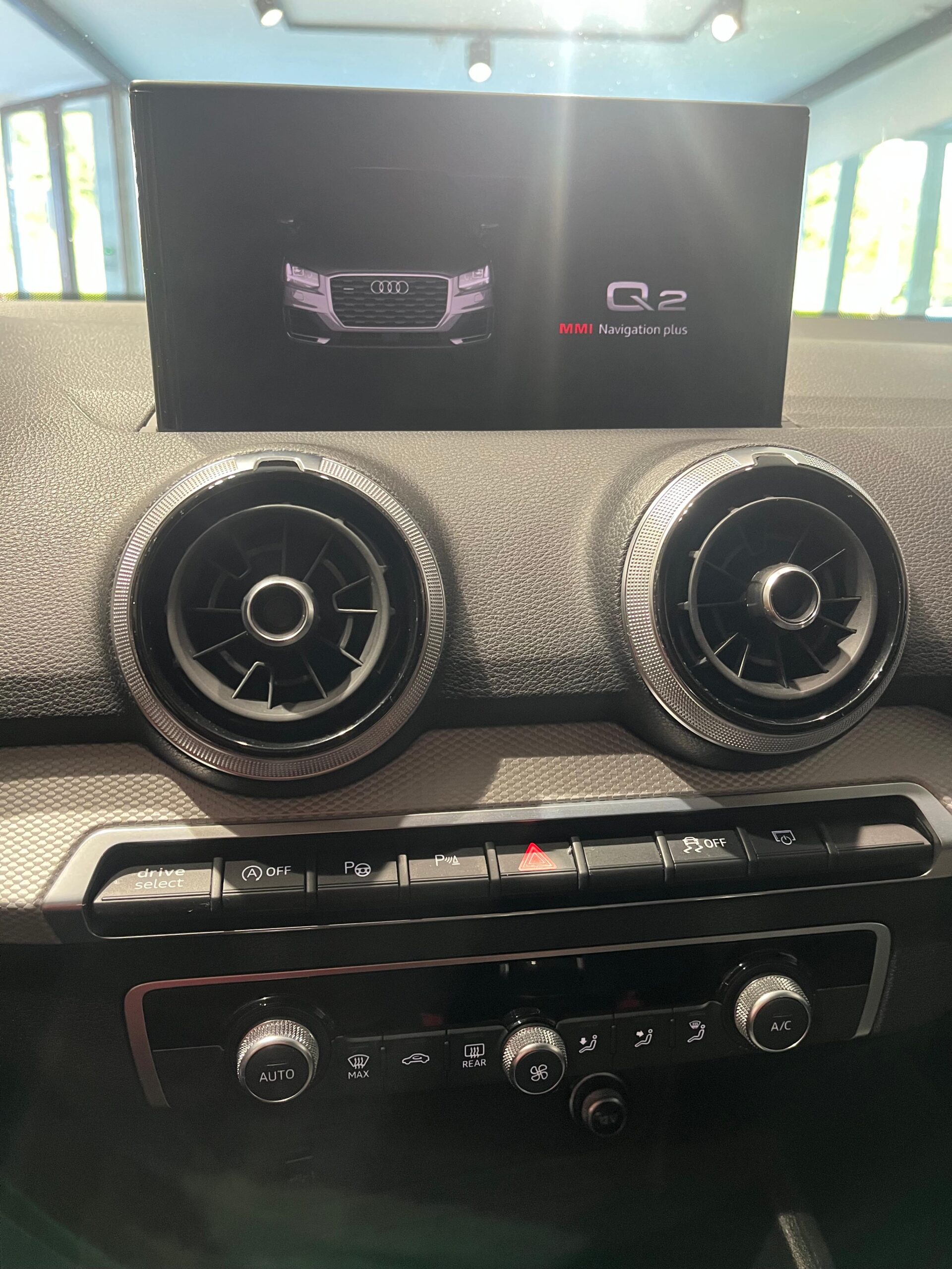 AUDI Q2 S line 30 TDI