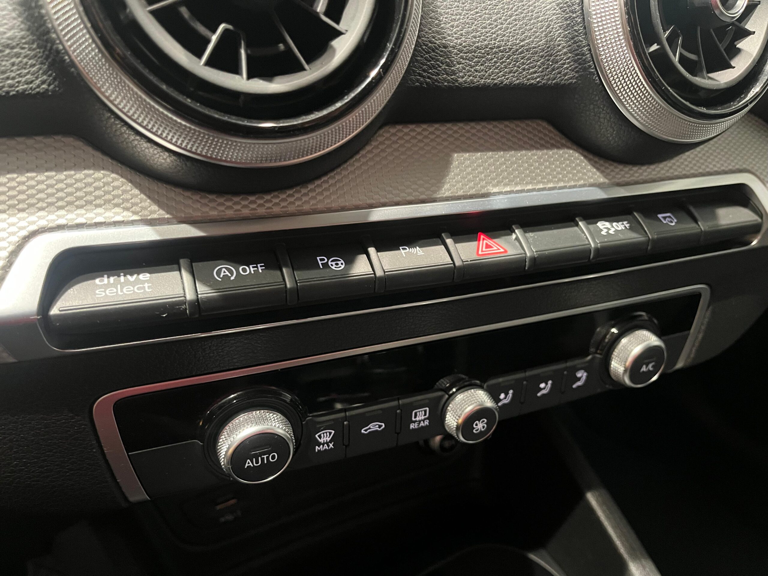 AUDI Q2 S line 30 TDI