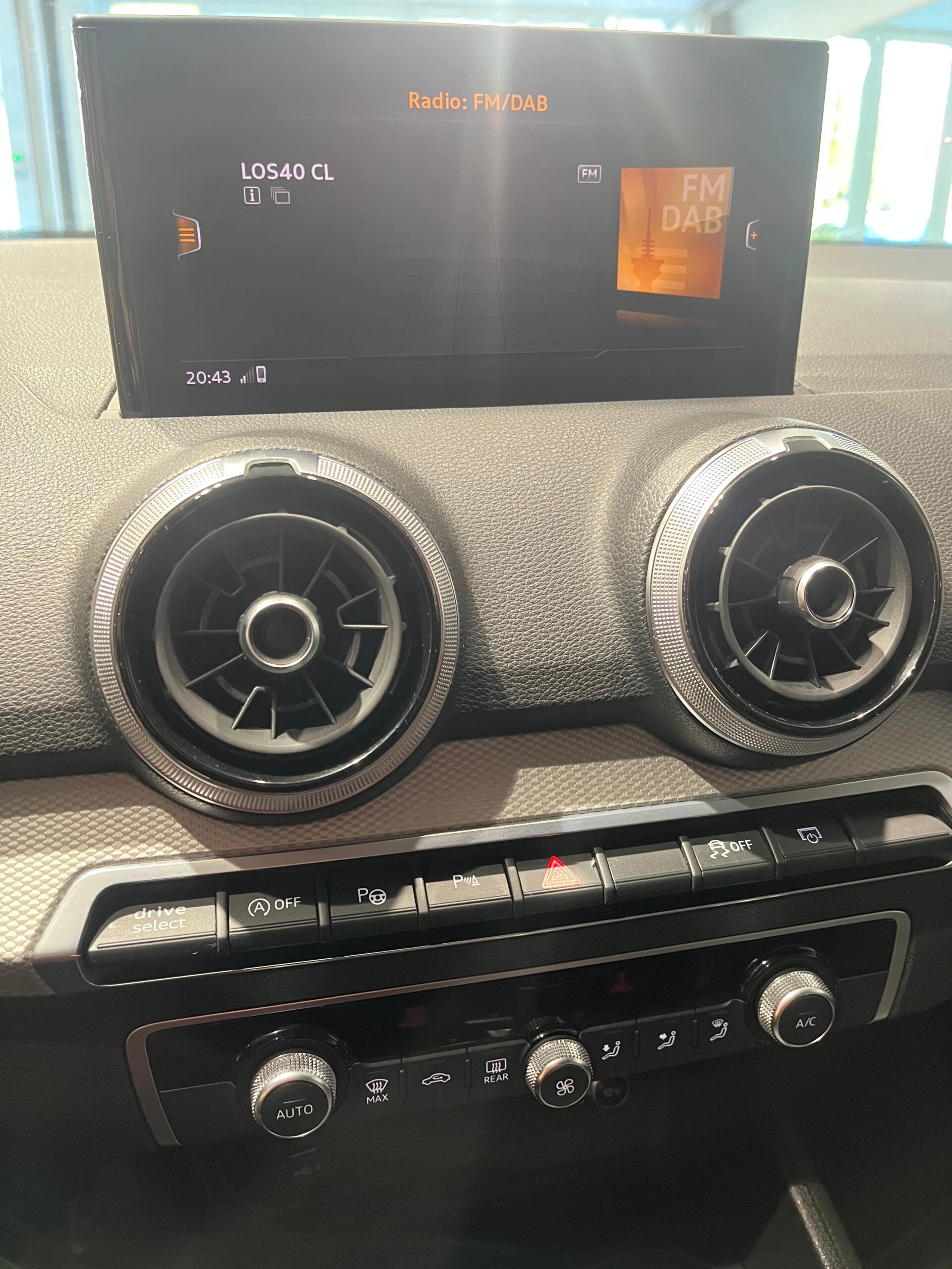 AUDI Q2 S line 30 TDI