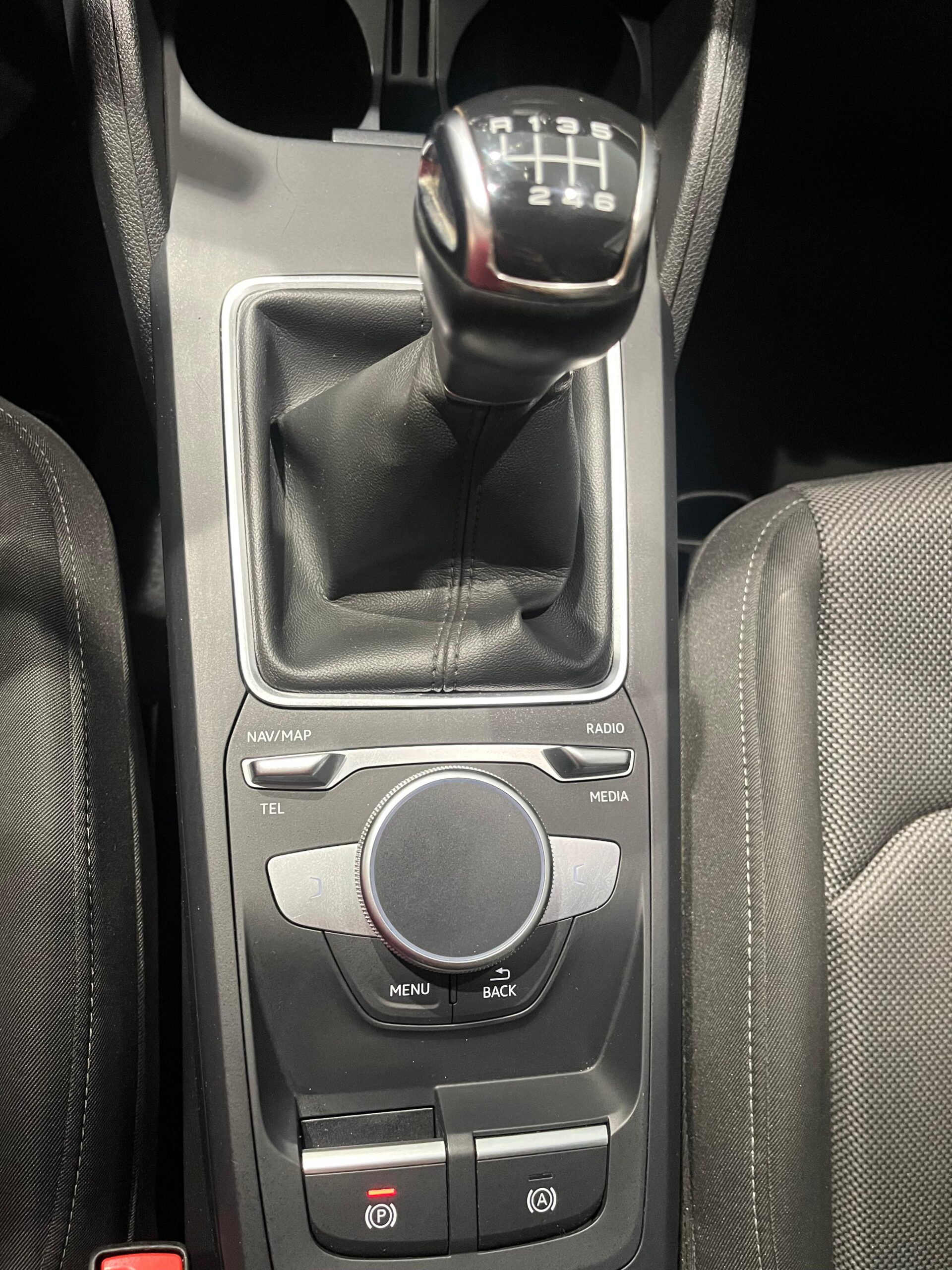 AUDI Q2 S line 30 TDI