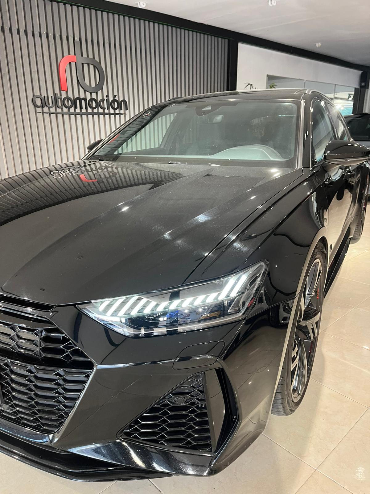 AUDI A6 RS 6 Avant TFSI quattro