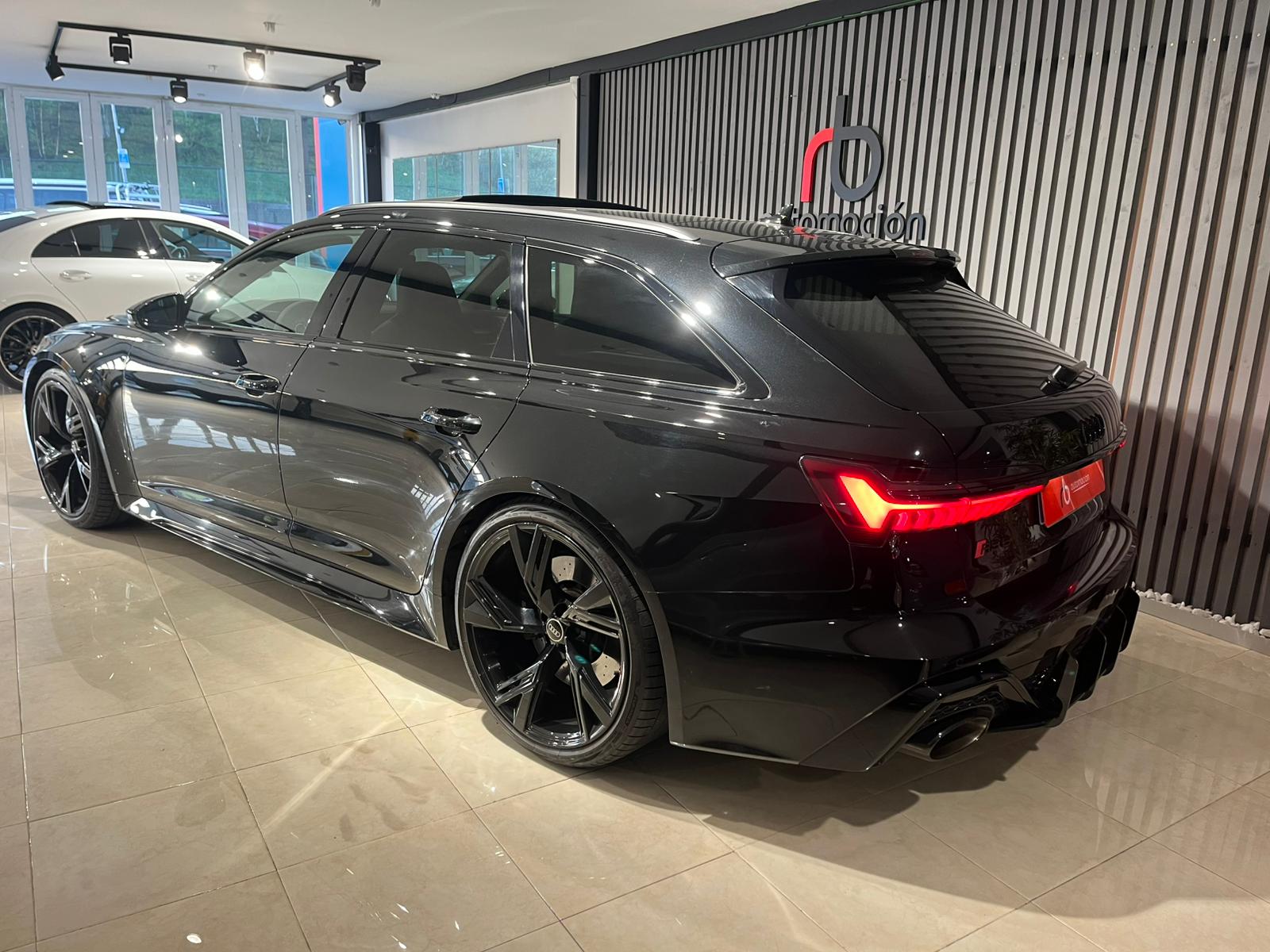 AUDI A6 RS 6 Avant TFSI quattro