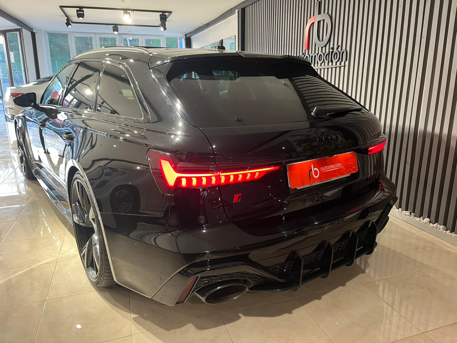 AUDI A6 RS 6 Avant TFSI quattro