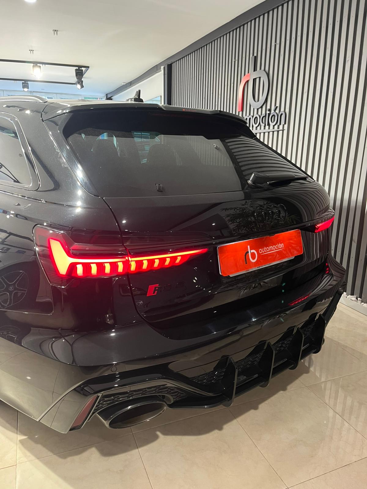 AUDI A6 RS 6 Avant TFSI quattro