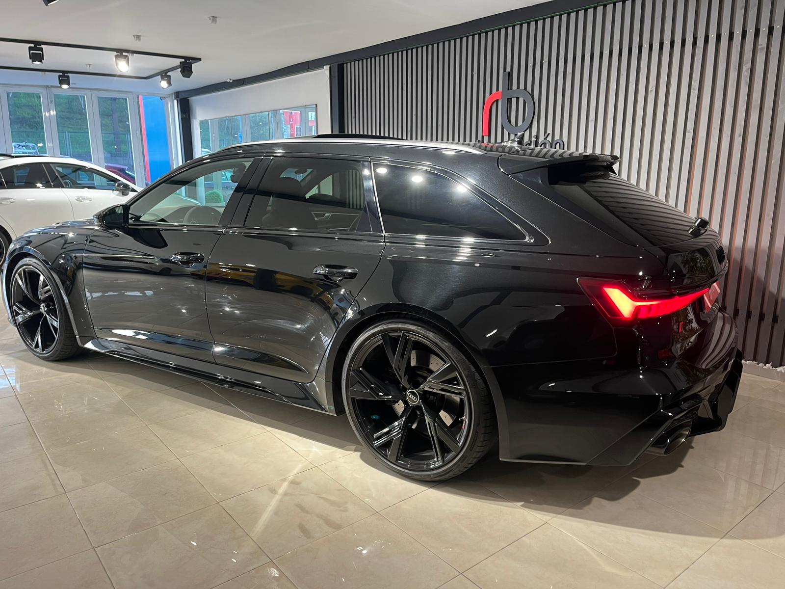 AUDI A6 RS 6 Avant TFSI quattro