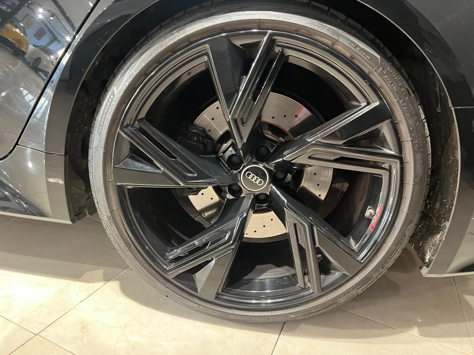 AUDI A6 RS 6 Avant TFSI quattro