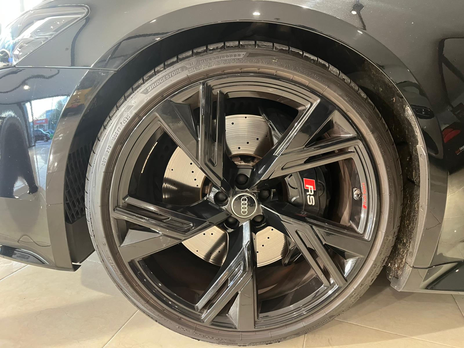 AUDI A6 RS 6 Avant TFSI quattro