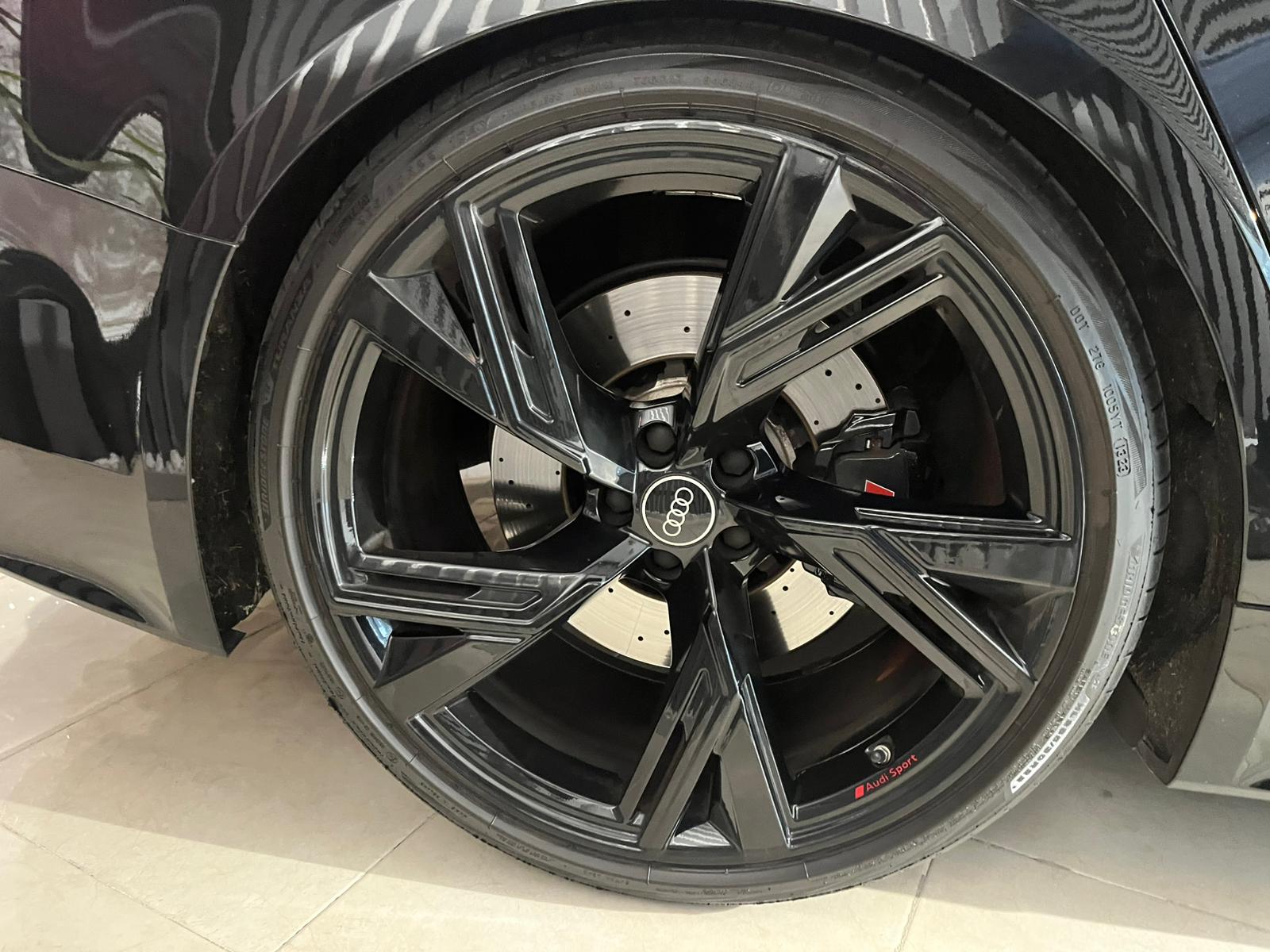 AUDI A6 RS 6 Avant TFSI quattro