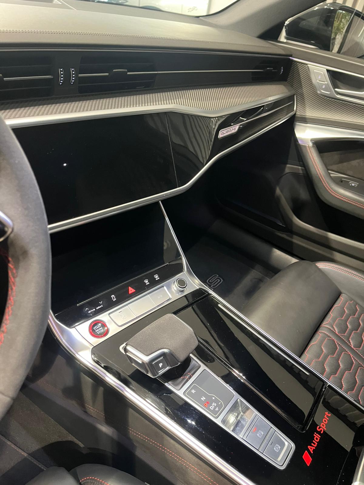 AUDI A6 RS 6 Avant TFSI quattro