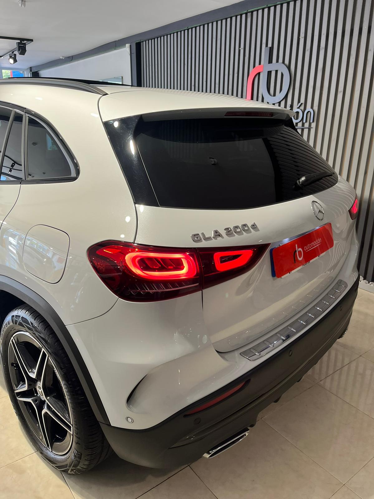 MERCEDES-BENZ GLA GLA 200 D