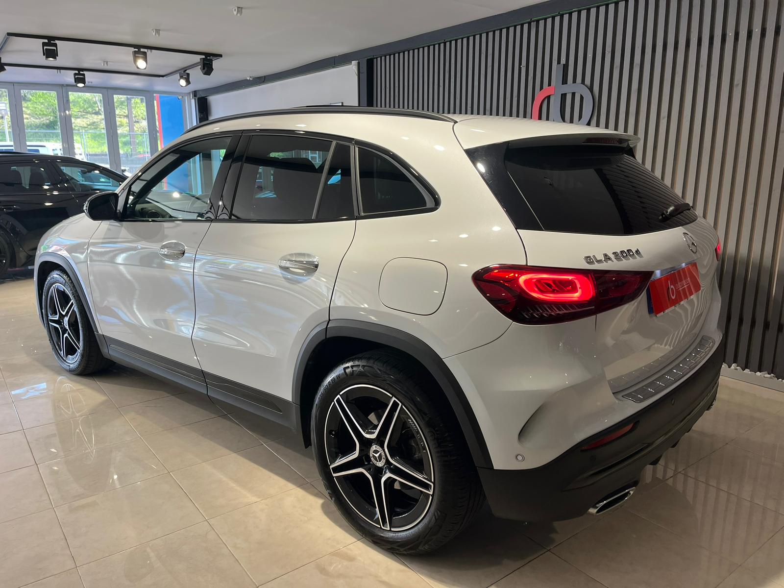 MERCEDES-BENZ GLA 200 D