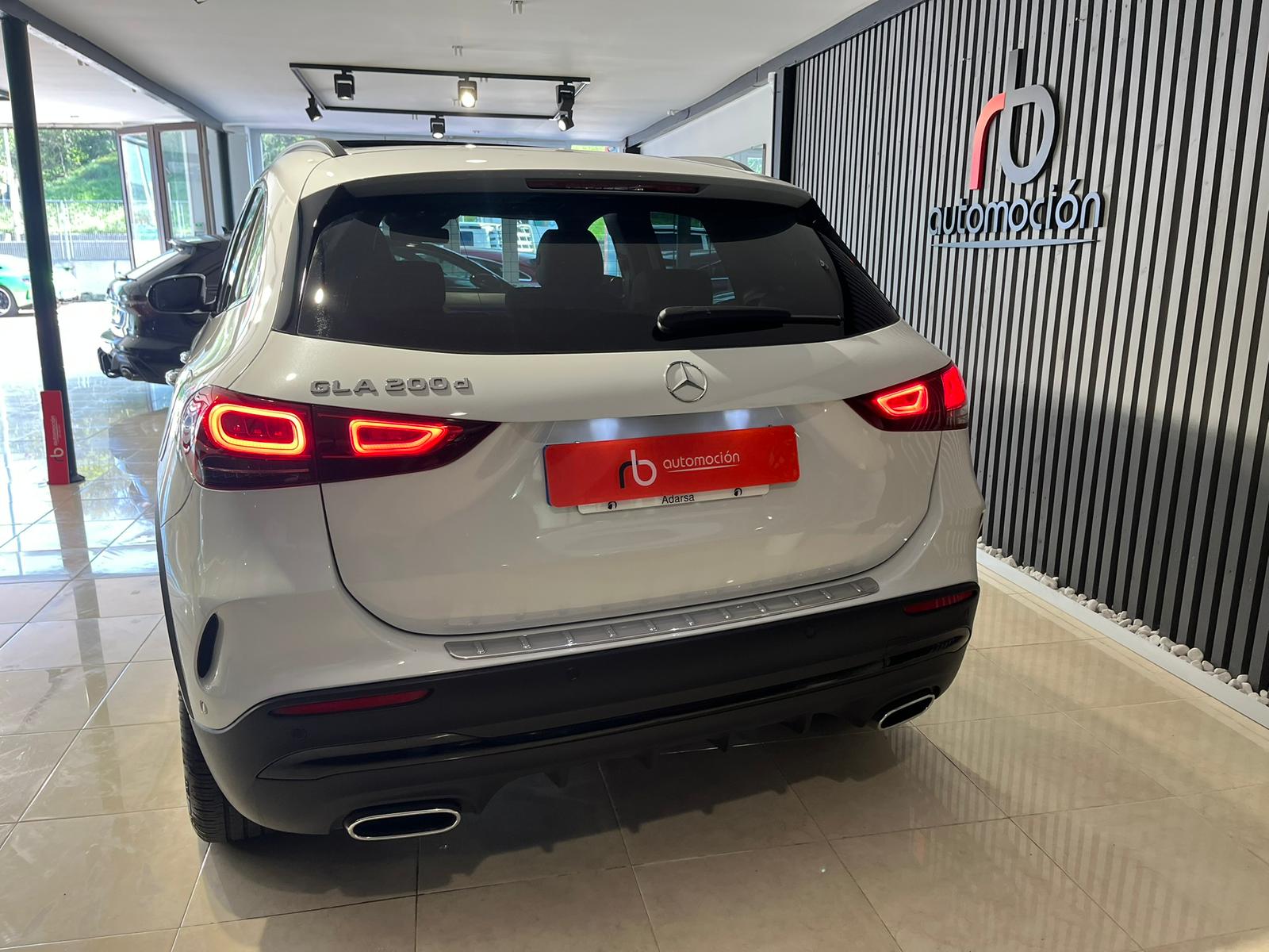 MERCEDES-BENZ GLA 200 D