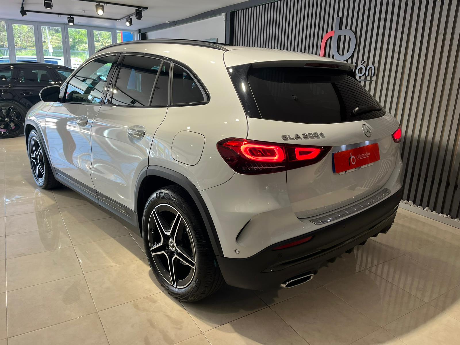 MERCEDES-BENZ GLA 200 D