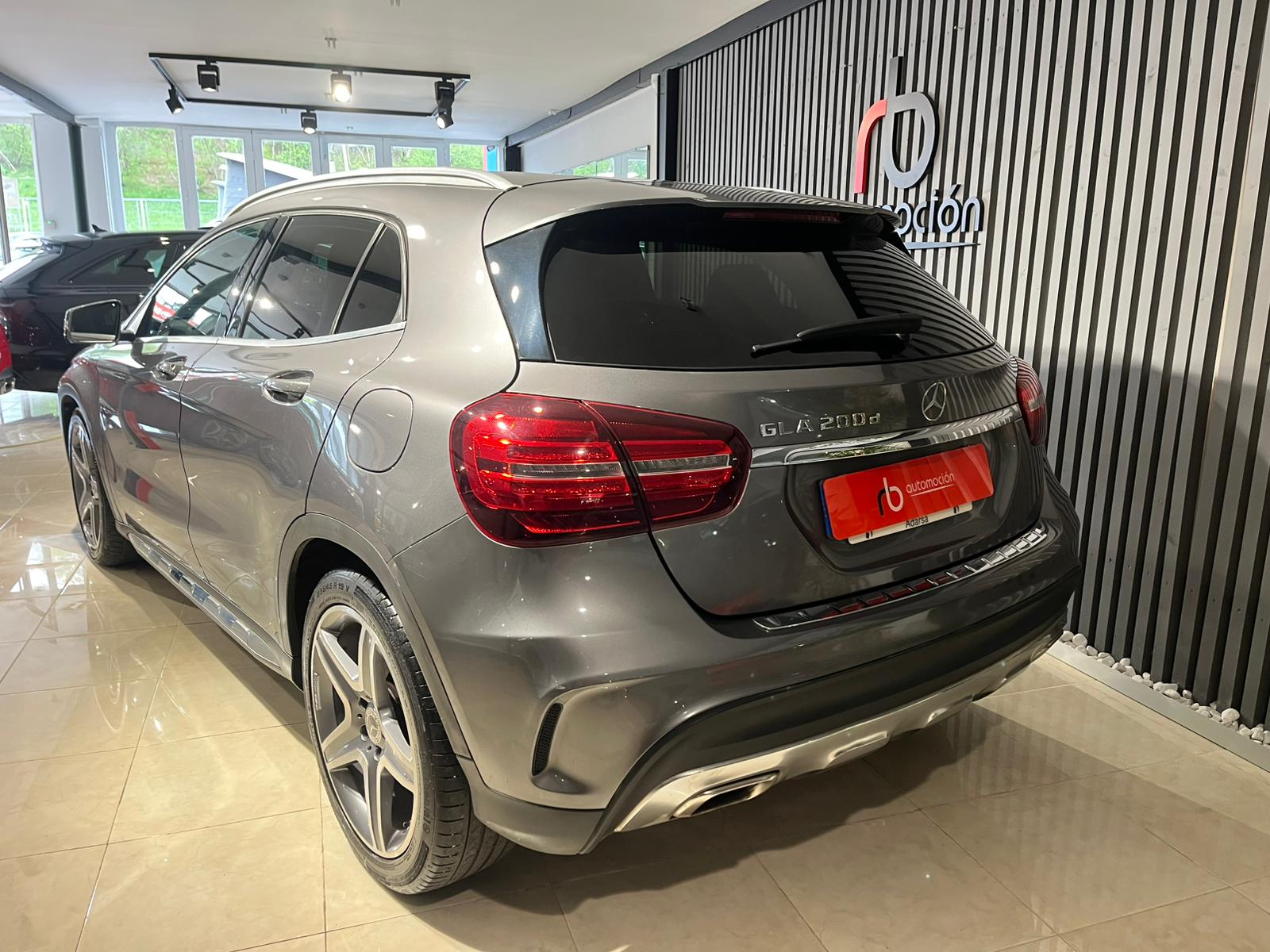 MERCEDES-BENZ GLA 200 d