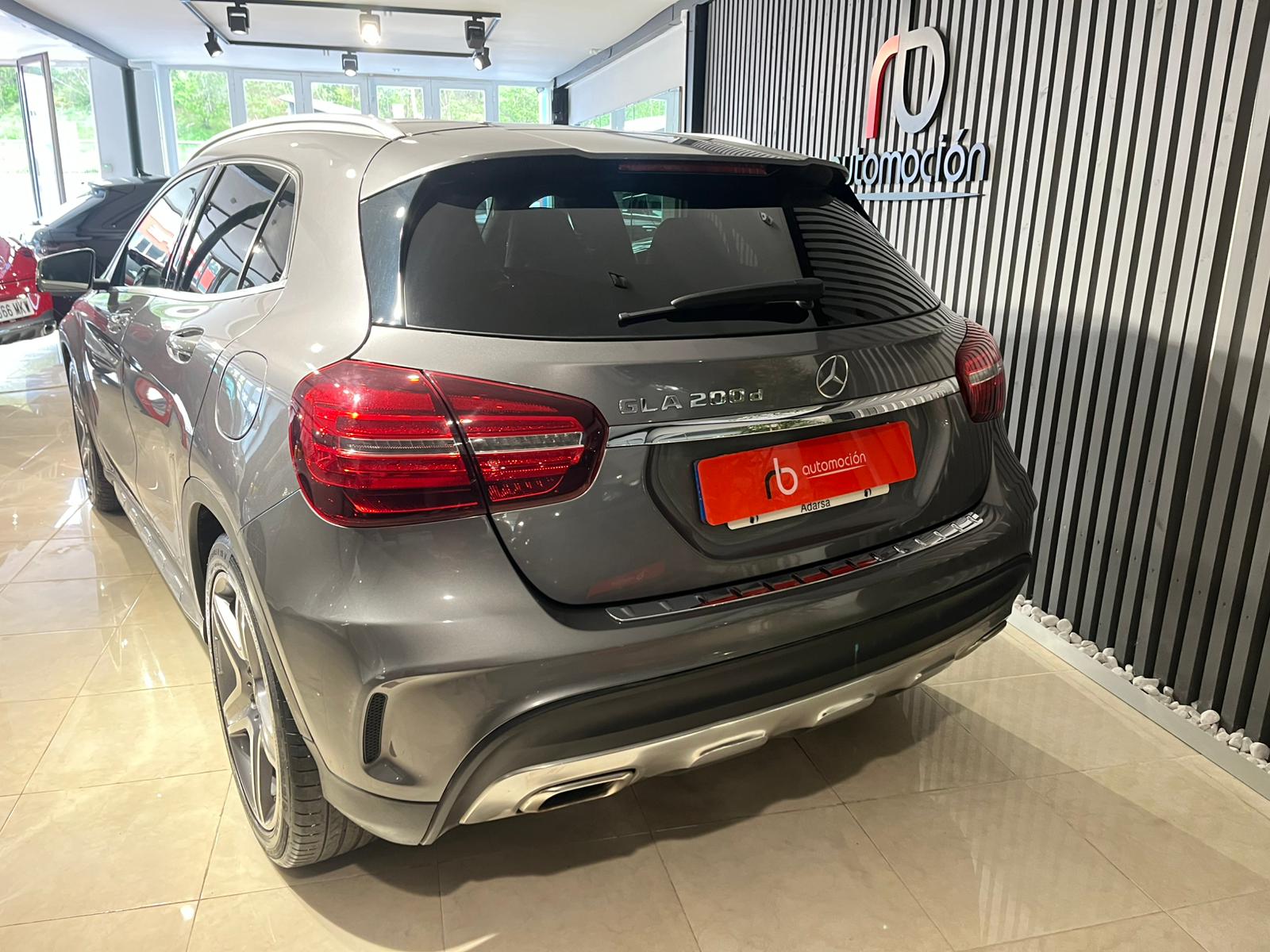 MERCEDES-BENZ GLA 200 d