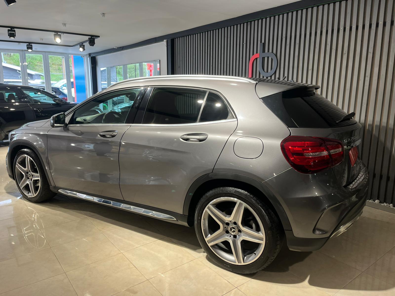 MERCEDES-BENZ GLA 200 d