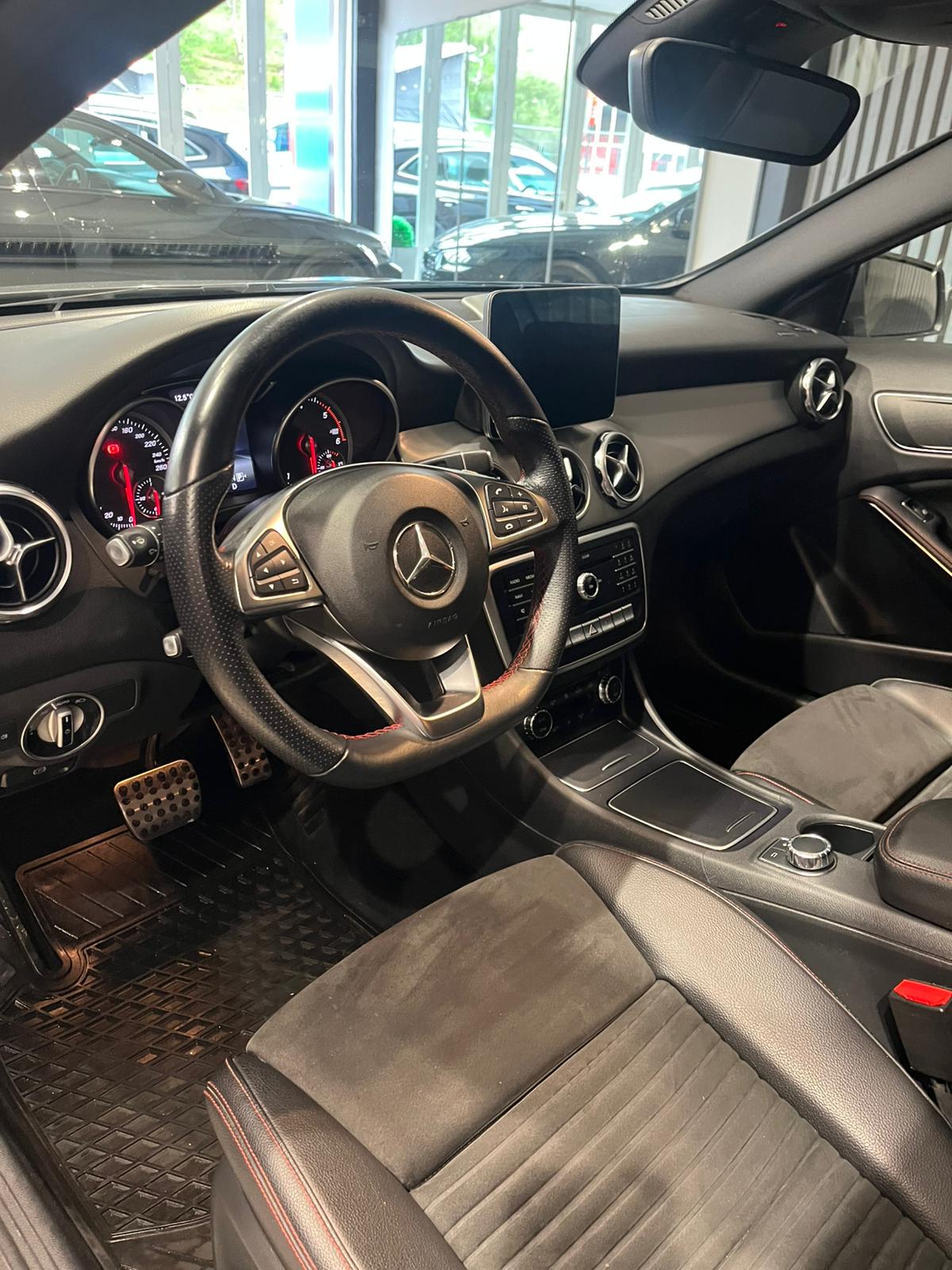 MERCEDES-BENZ GLA 200 d
