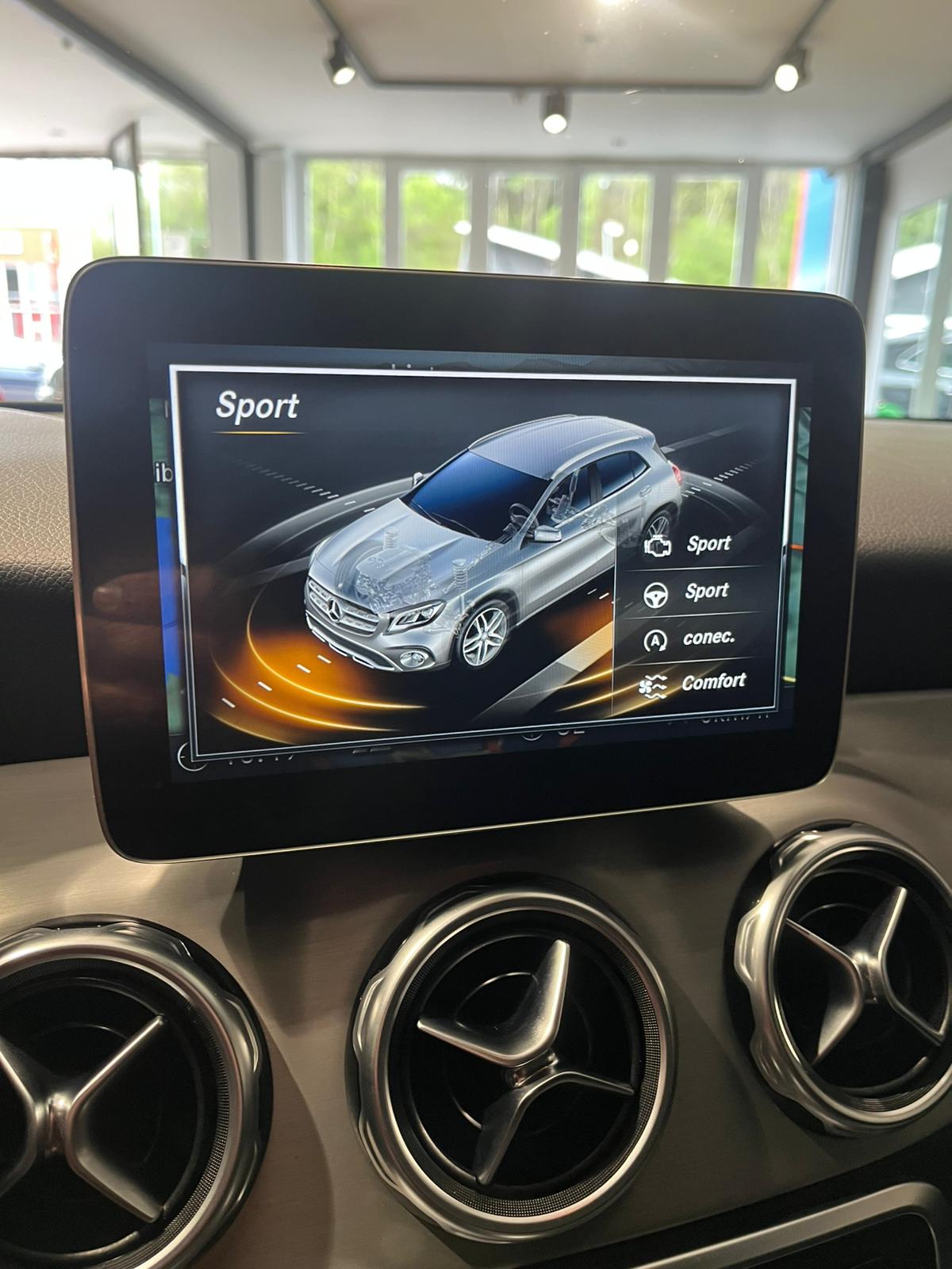 MERCEDES-BENZ GLA 200 d