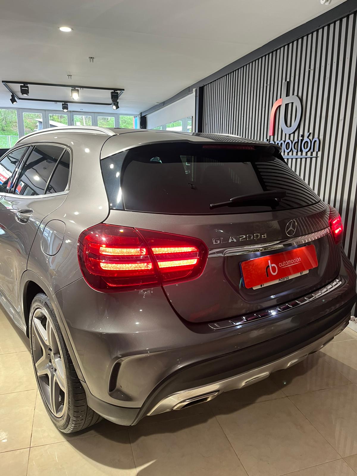 MERCEDES-BENZ GLA 200 d