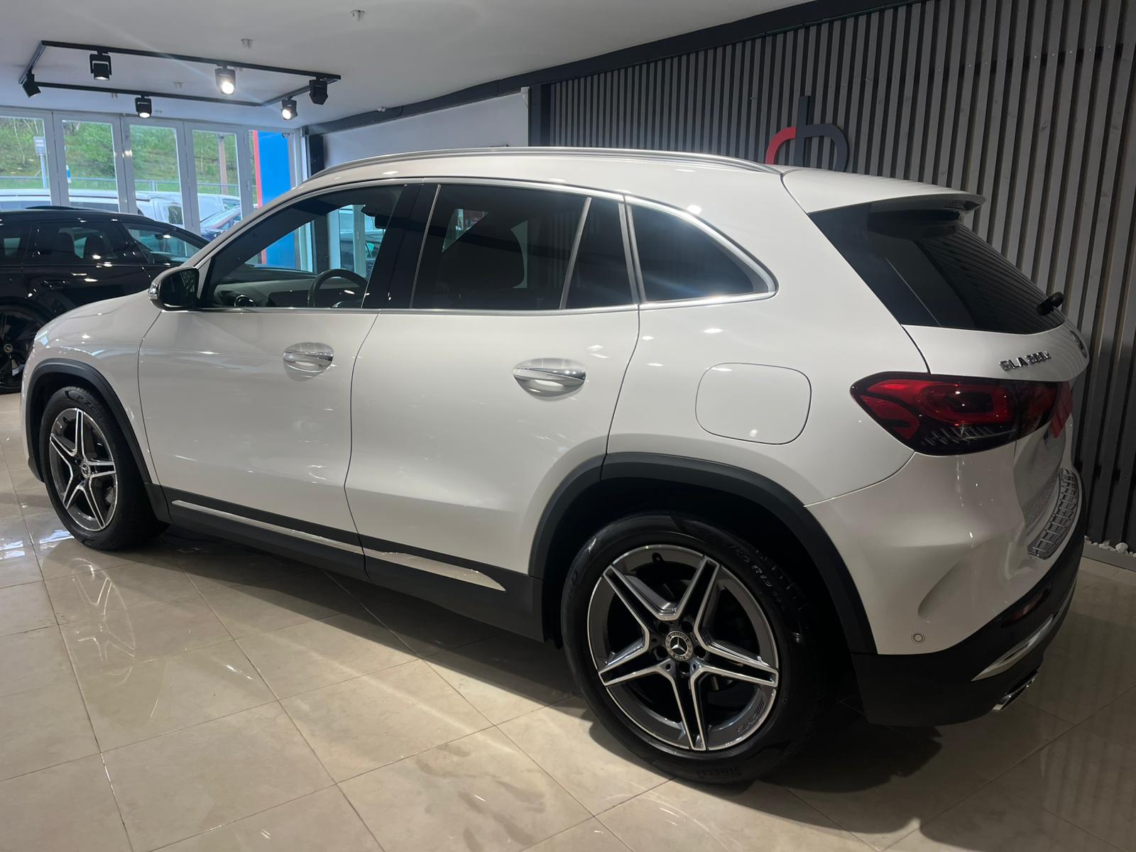 MERCEDES-BENZ GLA 200 D