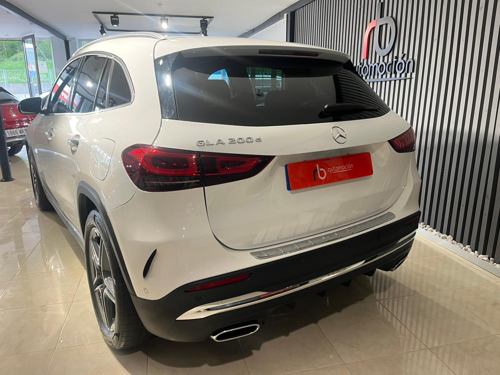 MERCEDES-BENZ GLA 200 D