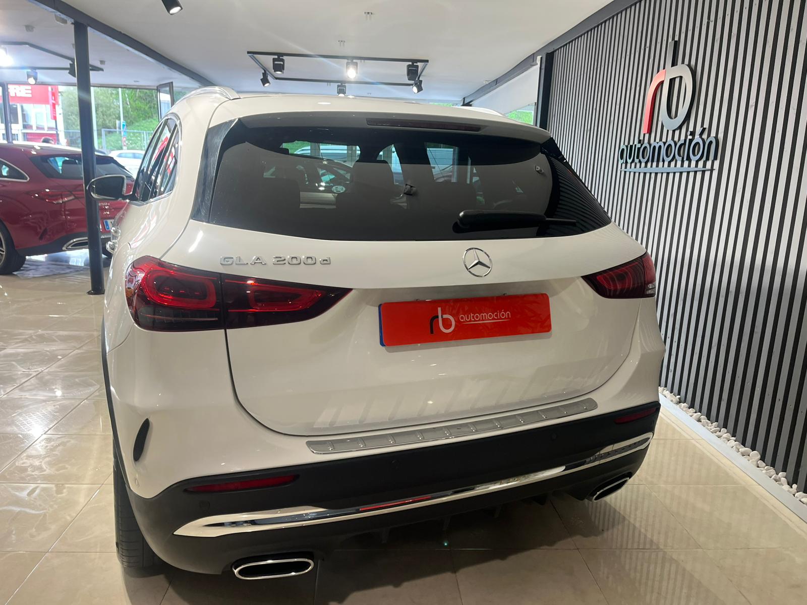 MERCEDES-BENZ GLA 200 D