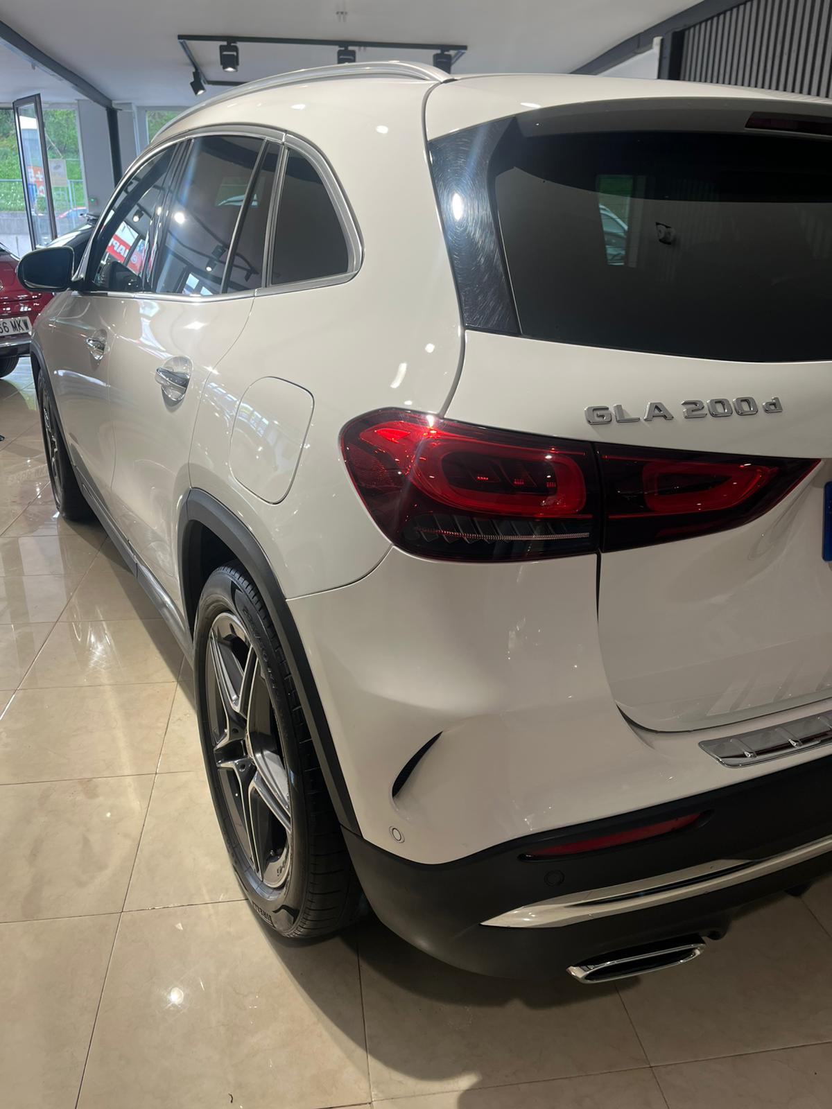 MERCEDES-BENZ GLA 200 D