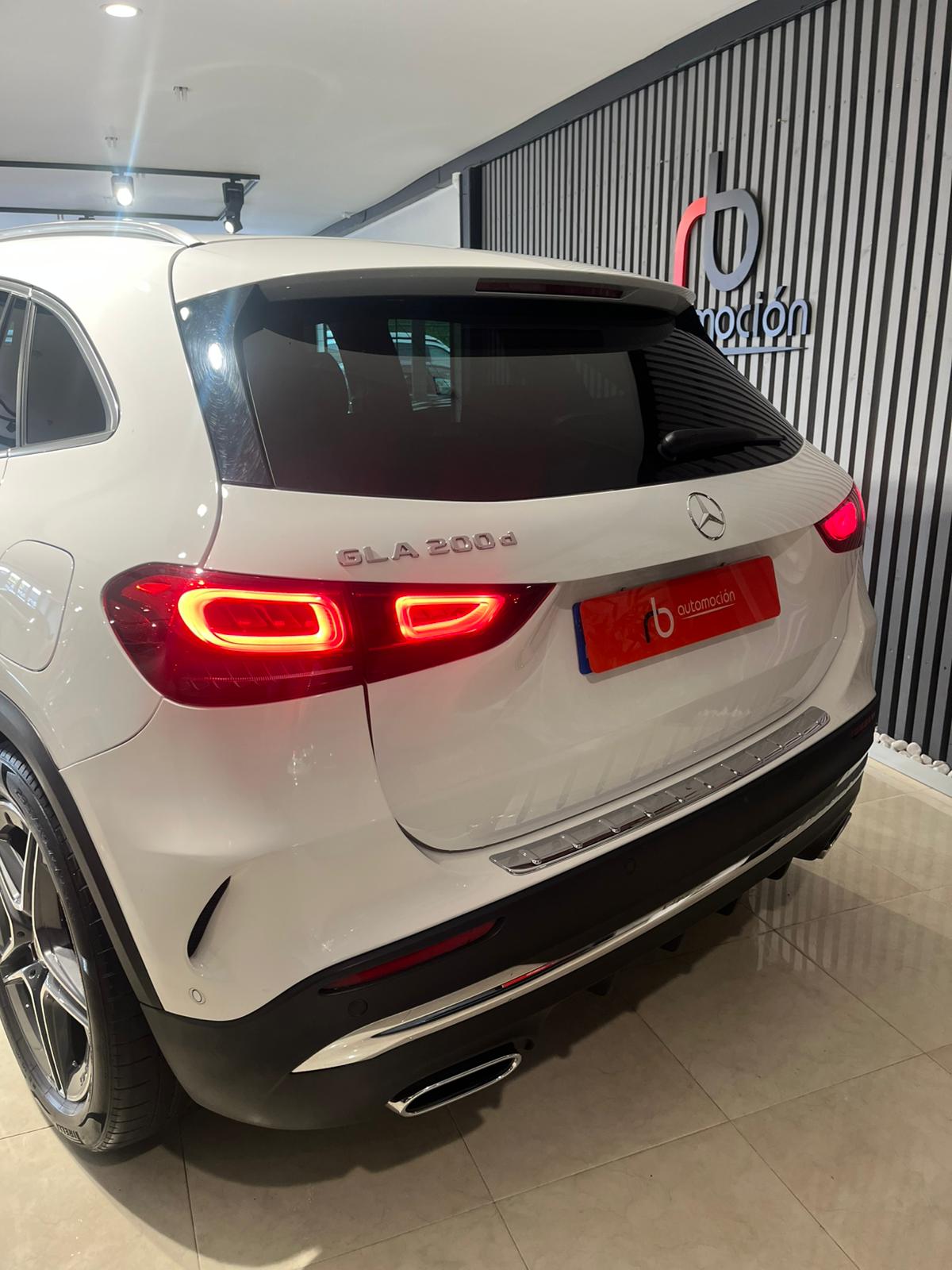 MERCEDES-BENZ GLA 200 D