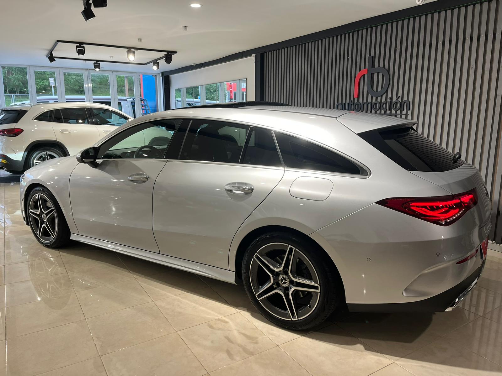 MERCEDES-BENZ CLA 180 Shooting Brake