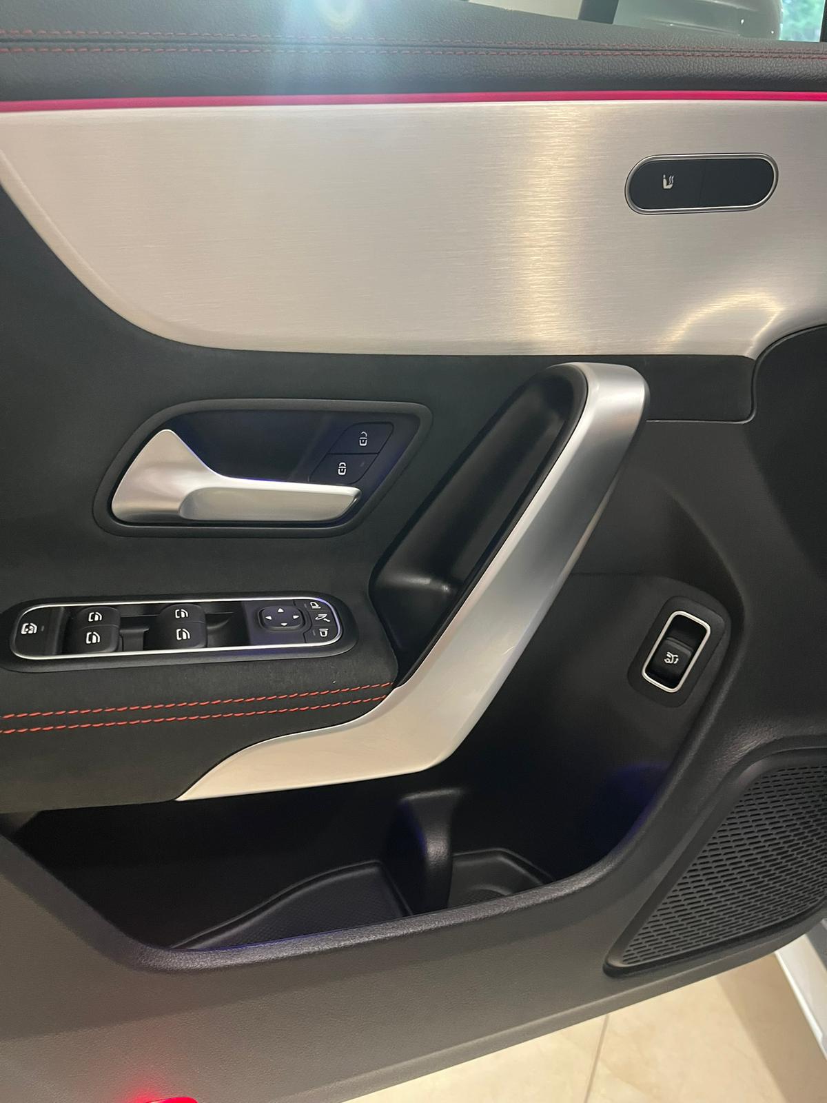 MERCEDES-BENZ CLA 180 Shooting Brake