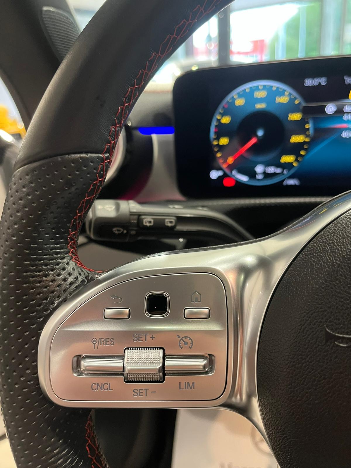 MERCEDES-BENZ CLA 180 Shooting Brake