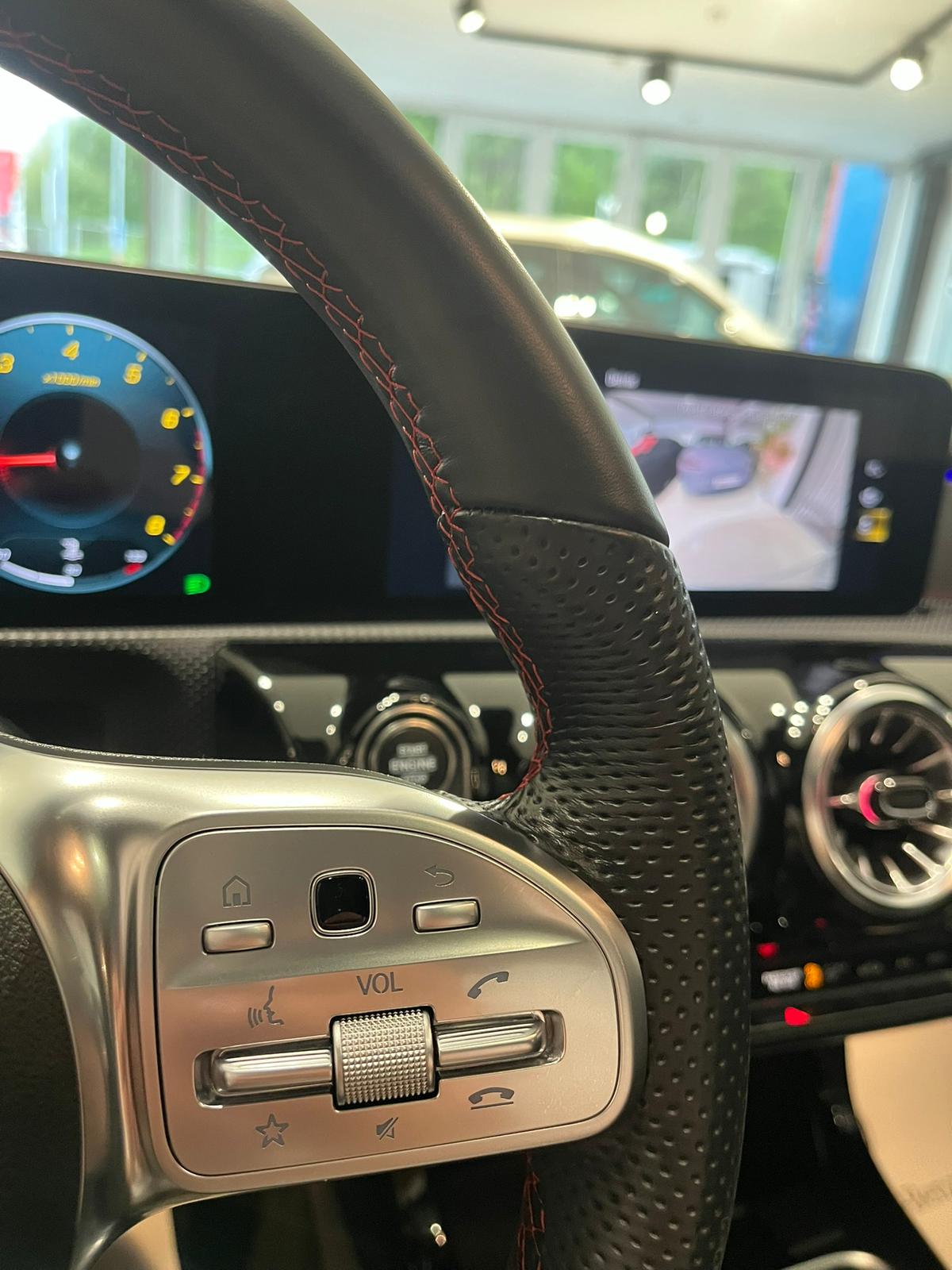 MERCEDES-BENZ CLA 180 Shooting Brake