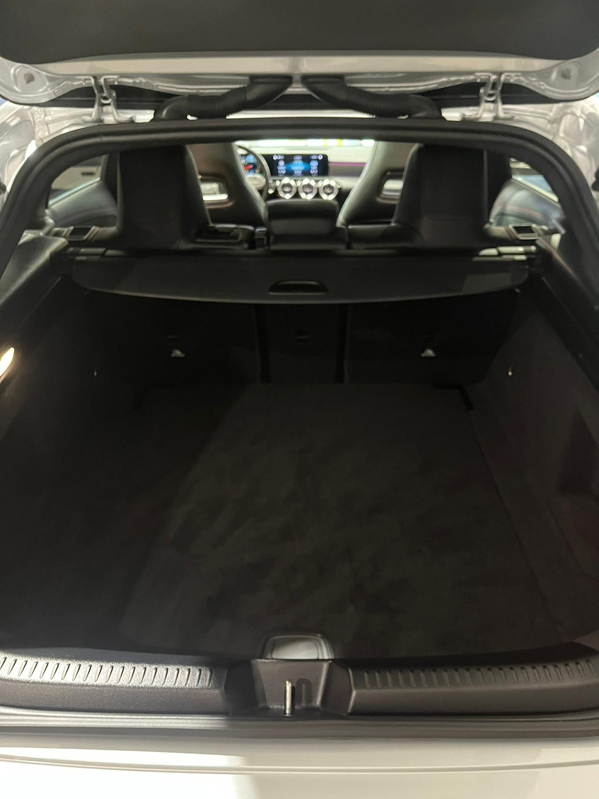 MERCEDES-BENZ CLA 180 Shooting Brake