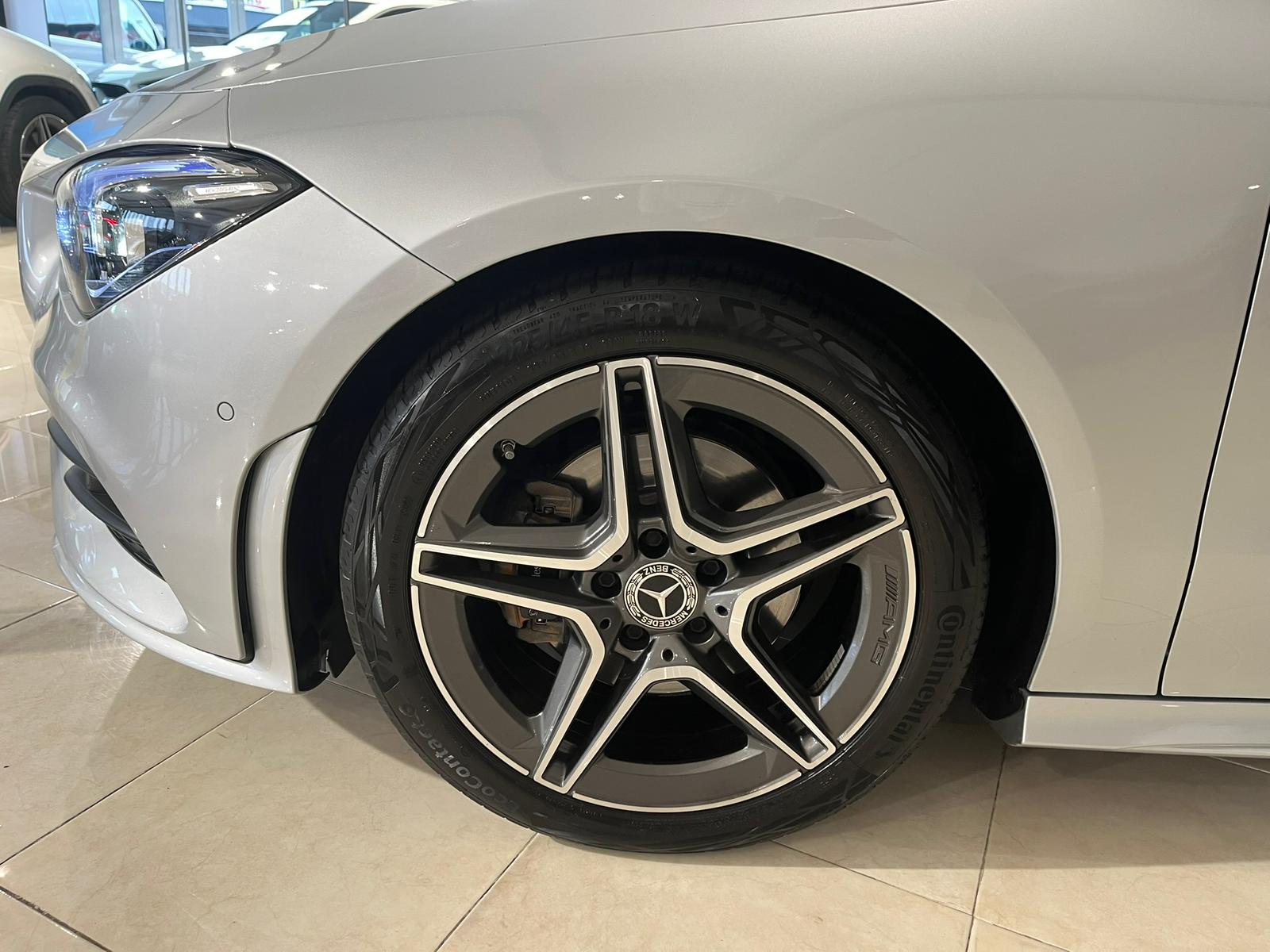 MERCEDES-BENZ CLA 180 Shooting Brake