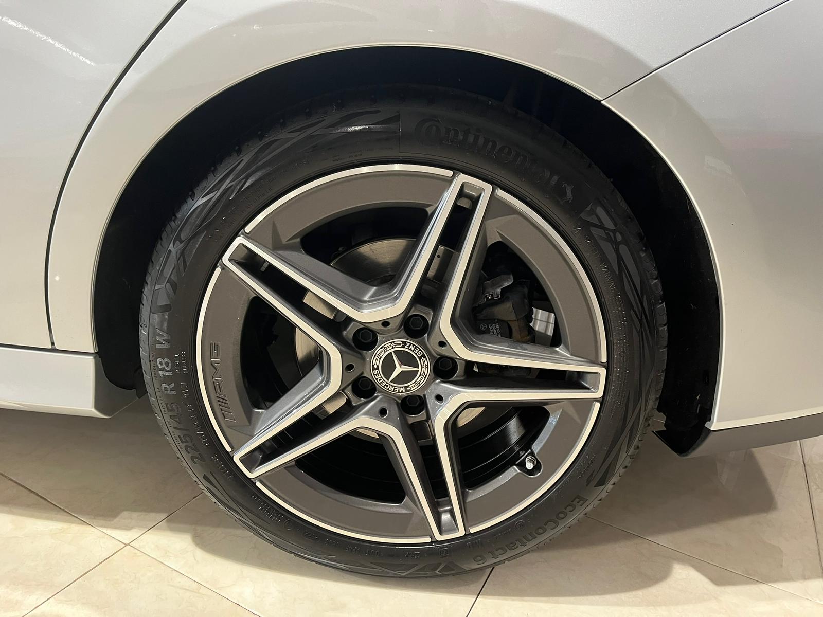 MERCEDES-BENZ CLA 180 Shooting Brake