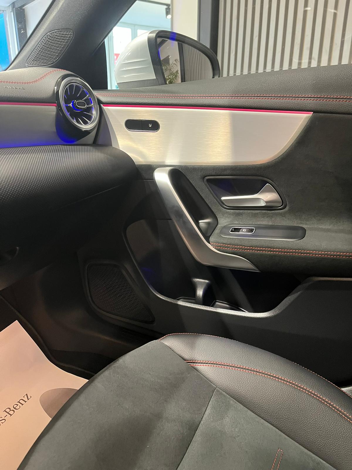 MERCEDES-BENZ CLA 180 Shooting Brake