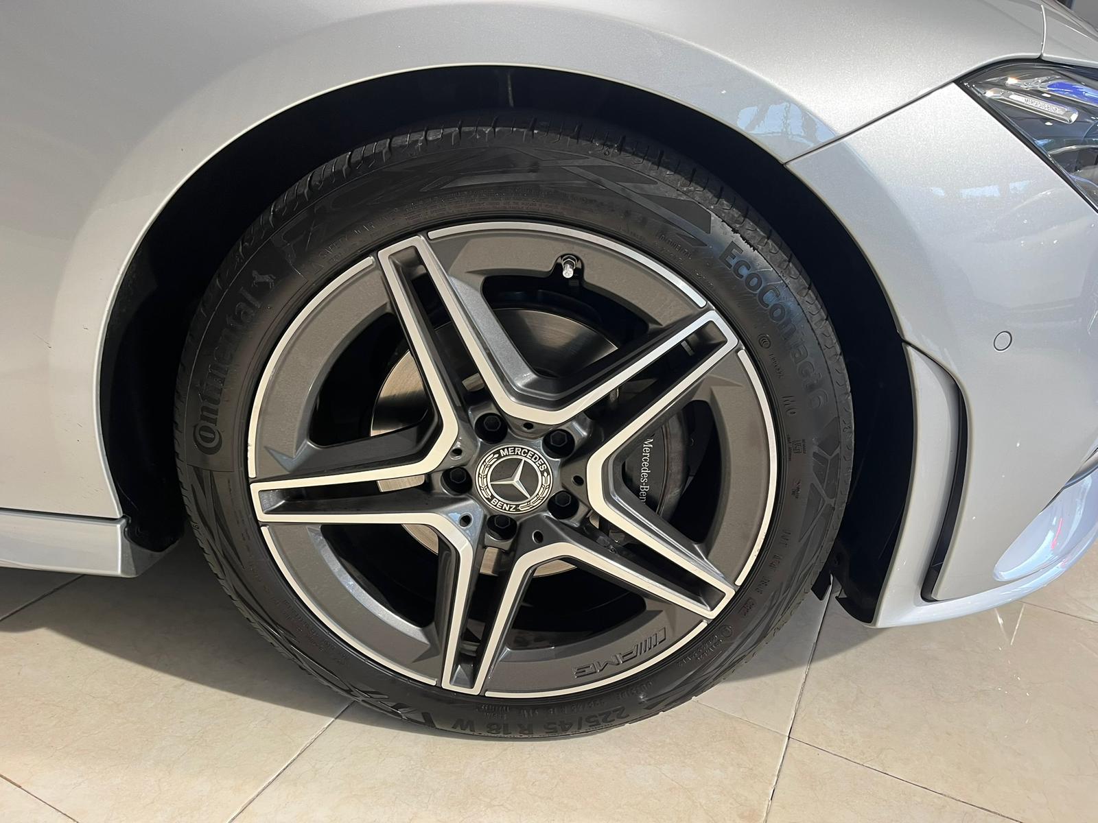 MERCEDES-BENZ CLA 180 Shooting Brake