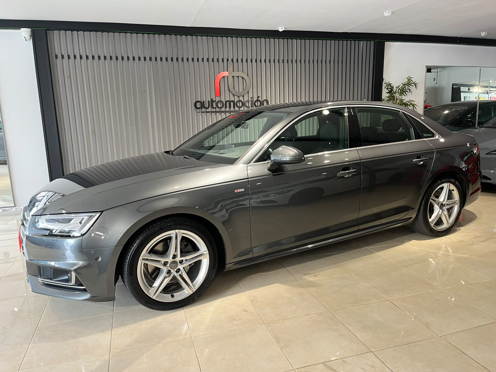 AUDI A4 2.0 TDI S tronic