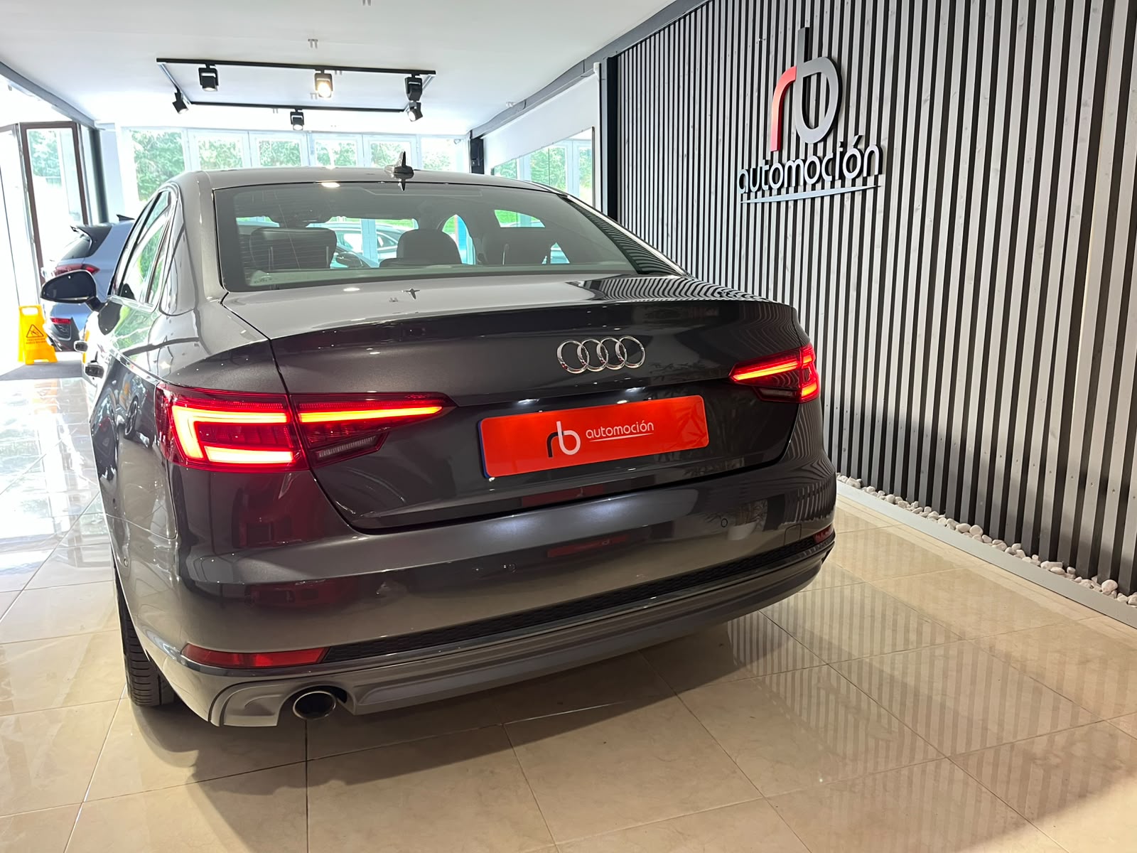 AUDI A4 2.0 TDI S tronic