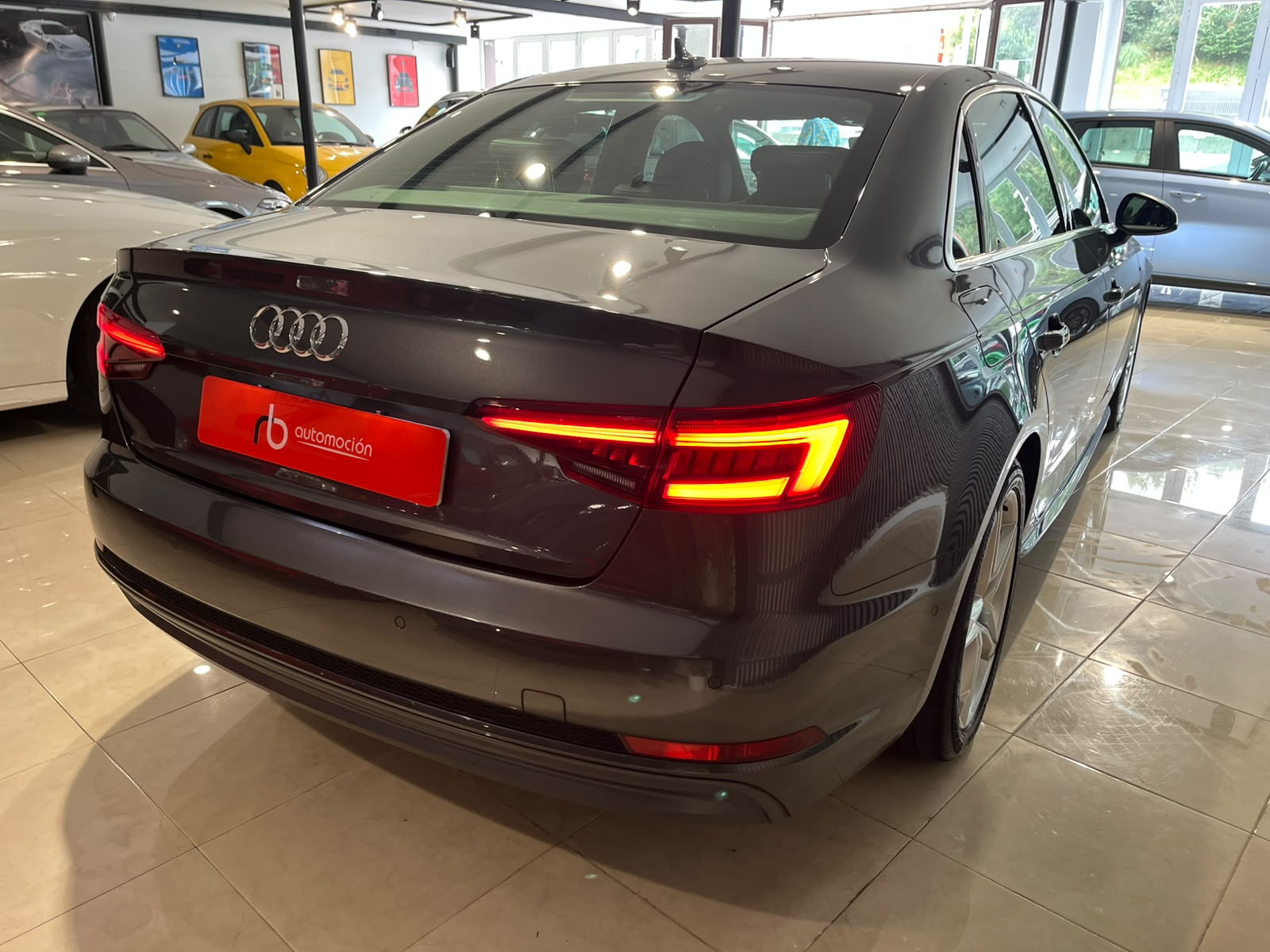 AUDI A4 2.0 TDI S tronic