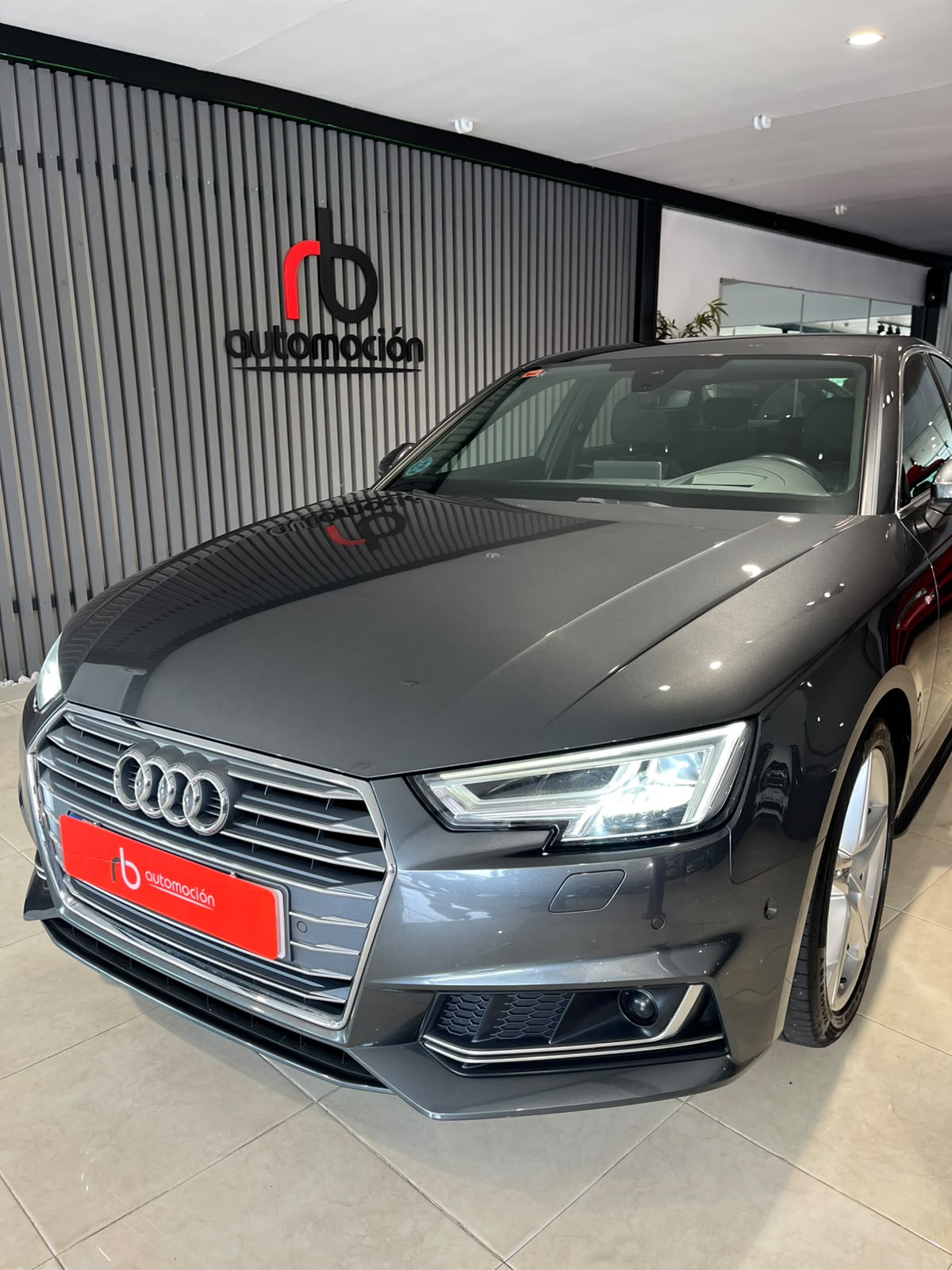AUDI A4 2.0 TDI S tronic