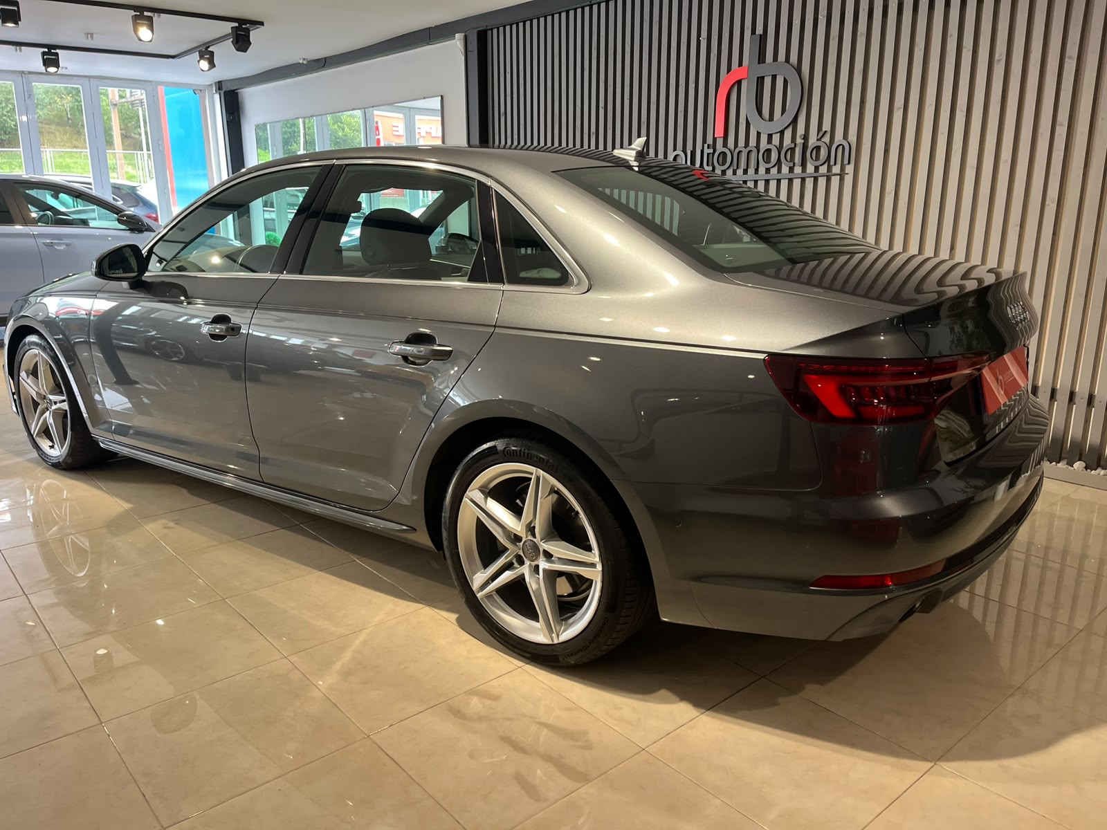 AUDI A4 2.0 TDI S tronic