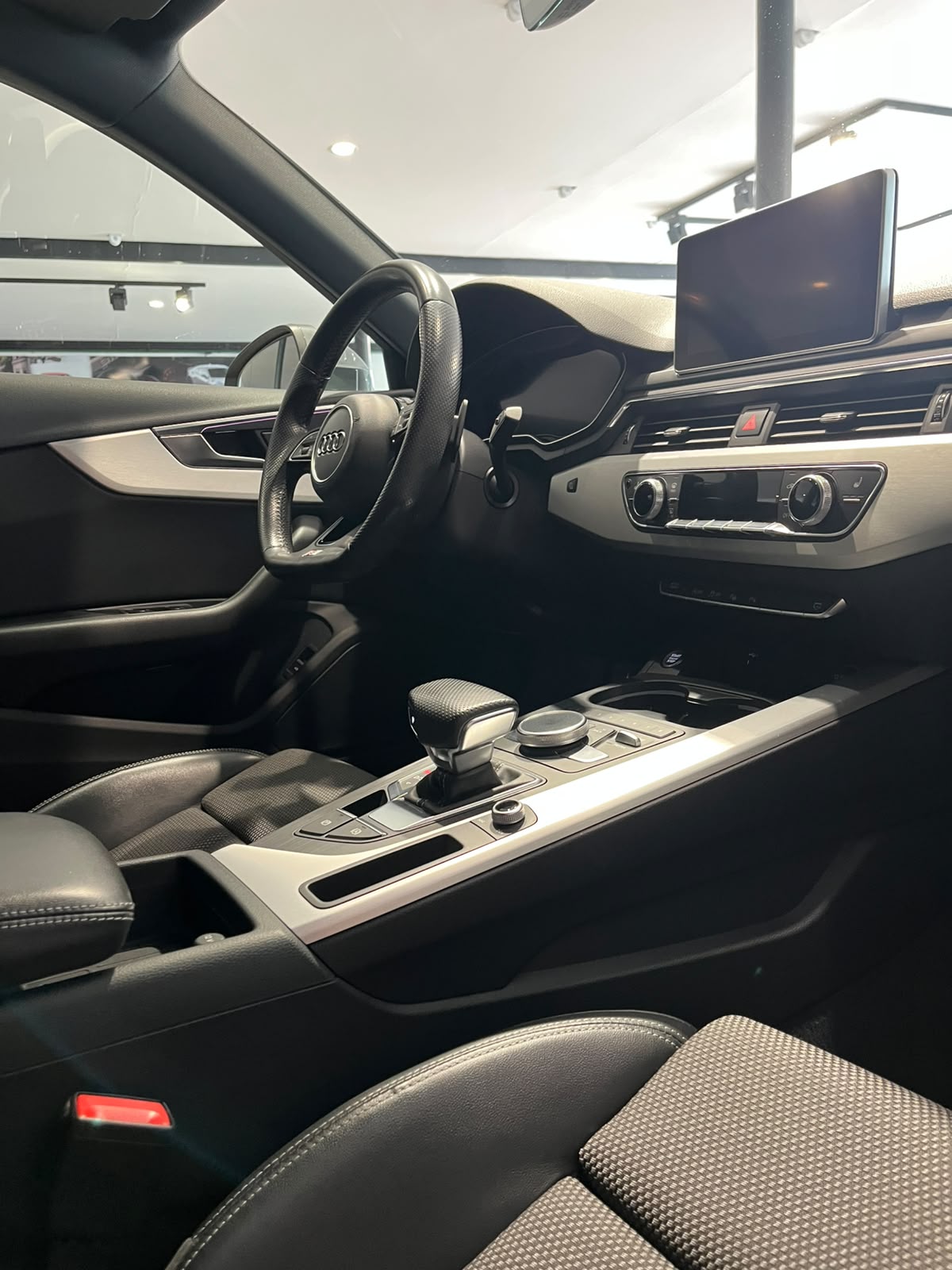 AUDI A4 2.0 TDI S tronic