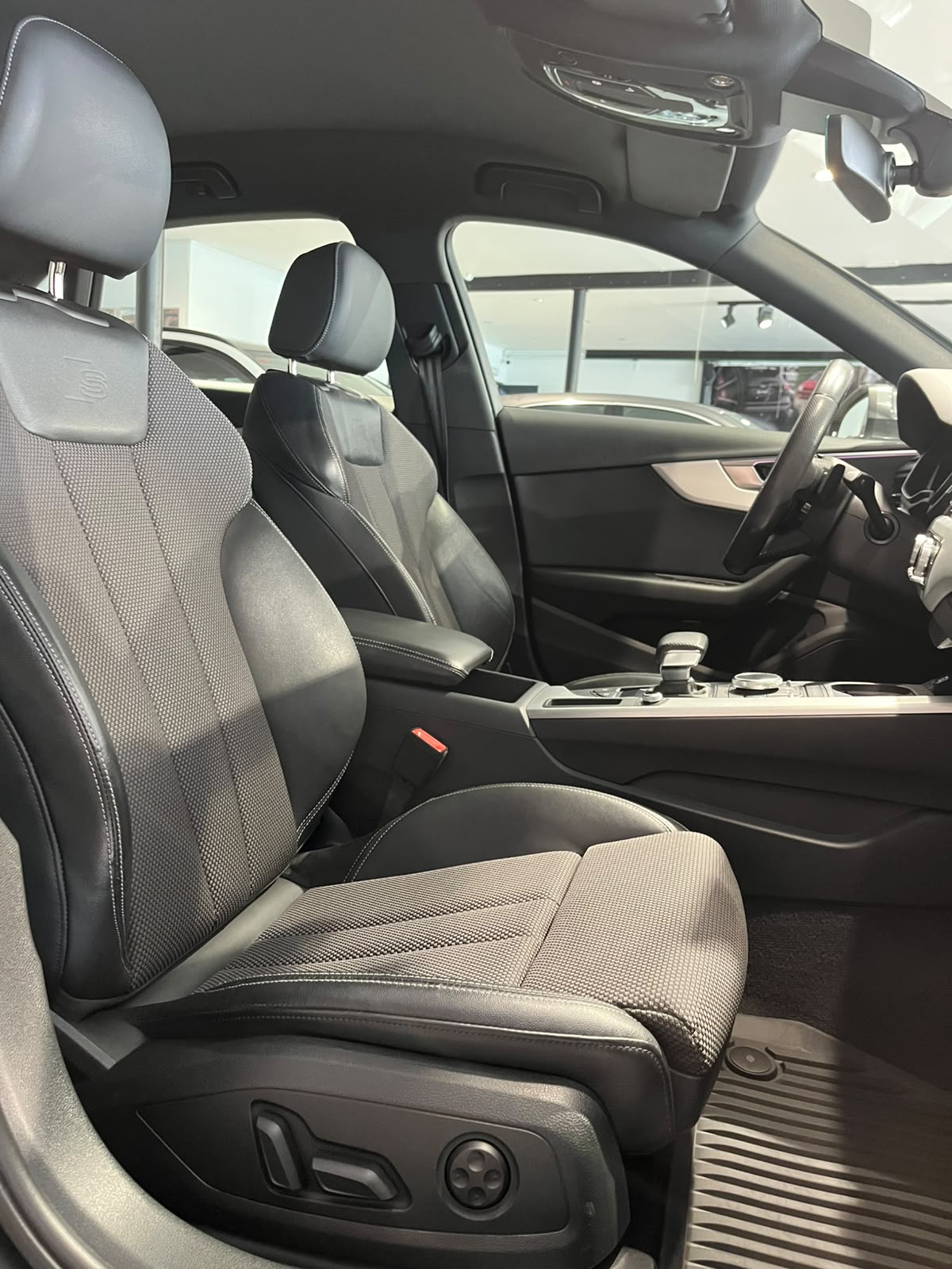 AUDI A4 2.0 TDI S tronic
