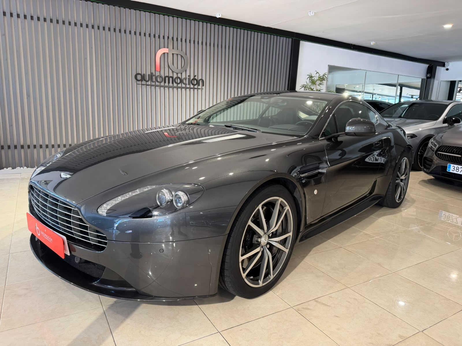 Aston Martin Vantage S SP 10