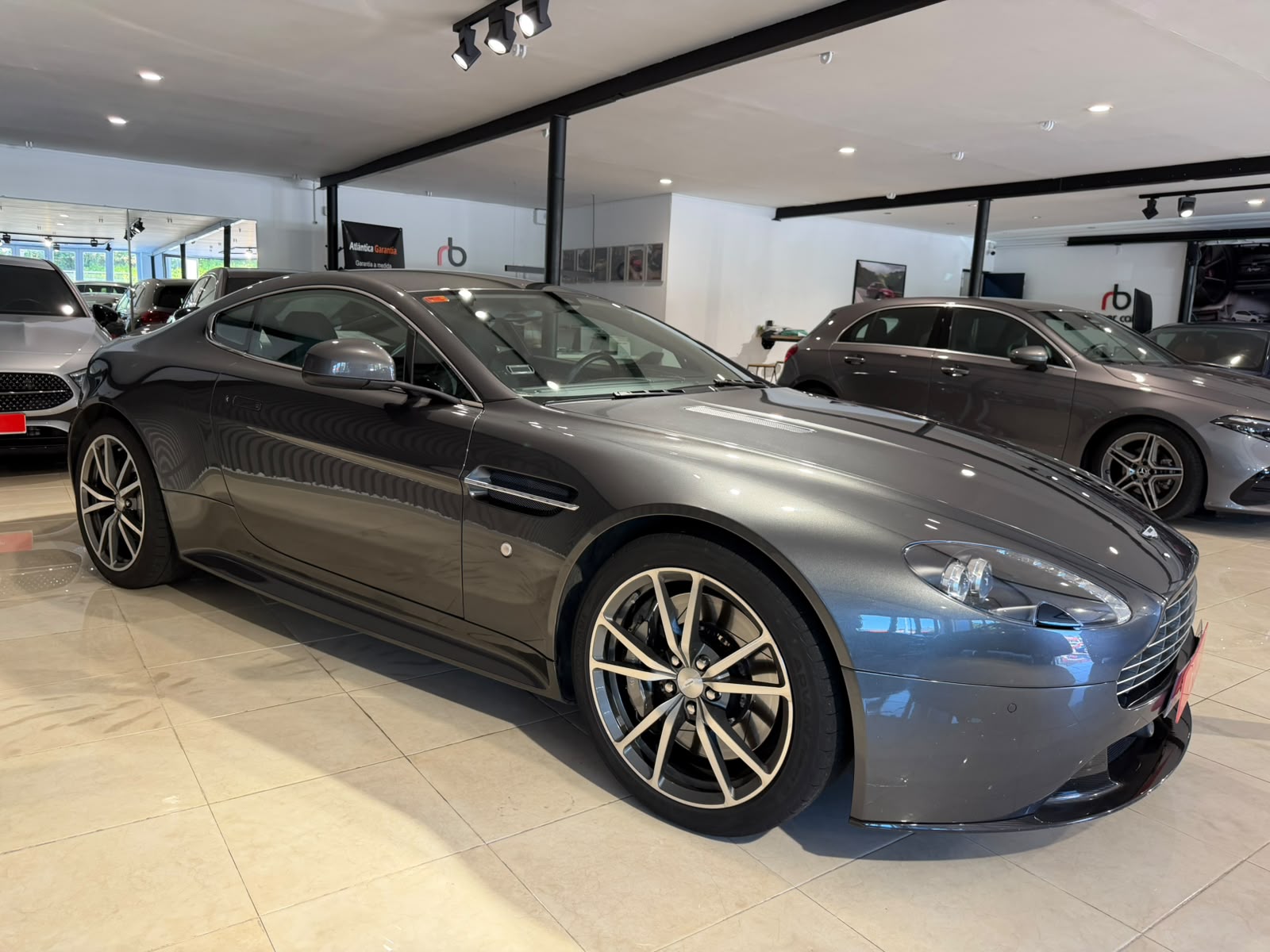 Aston Martin Vantage S SP 10