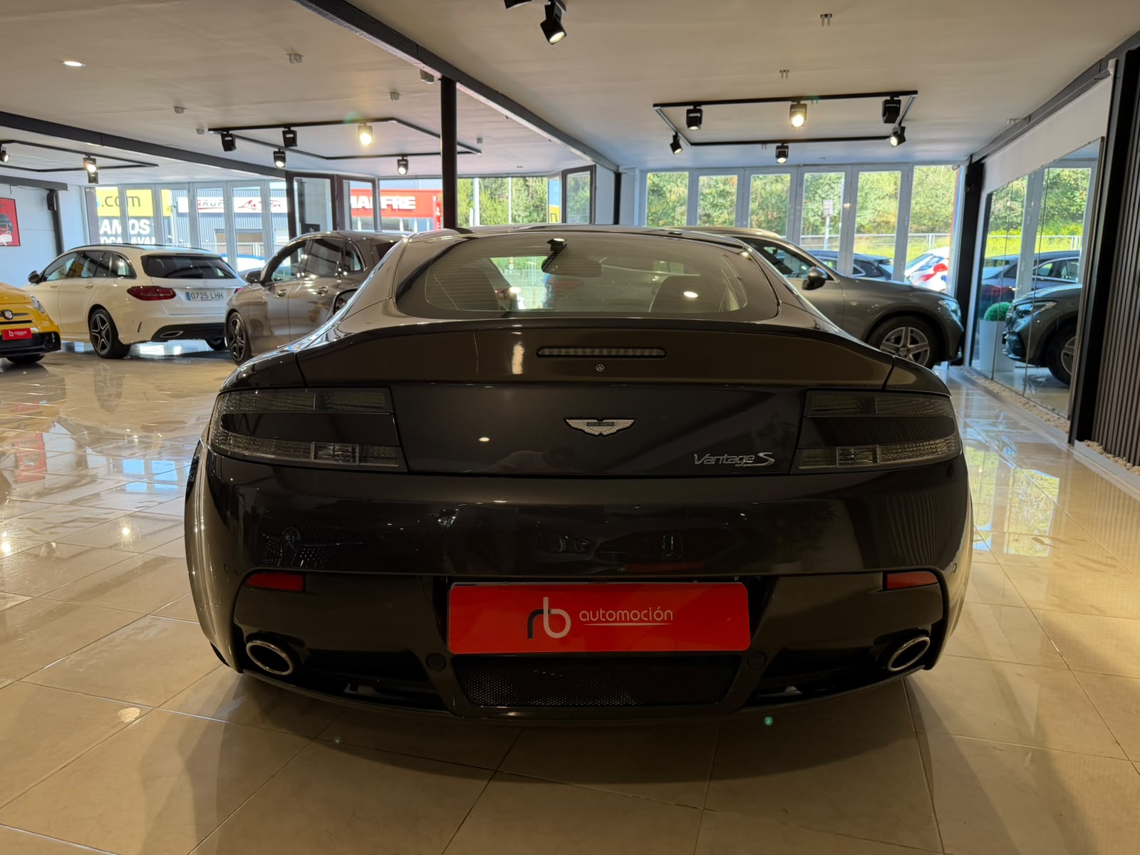 Aston Martin Vantage S SP 10