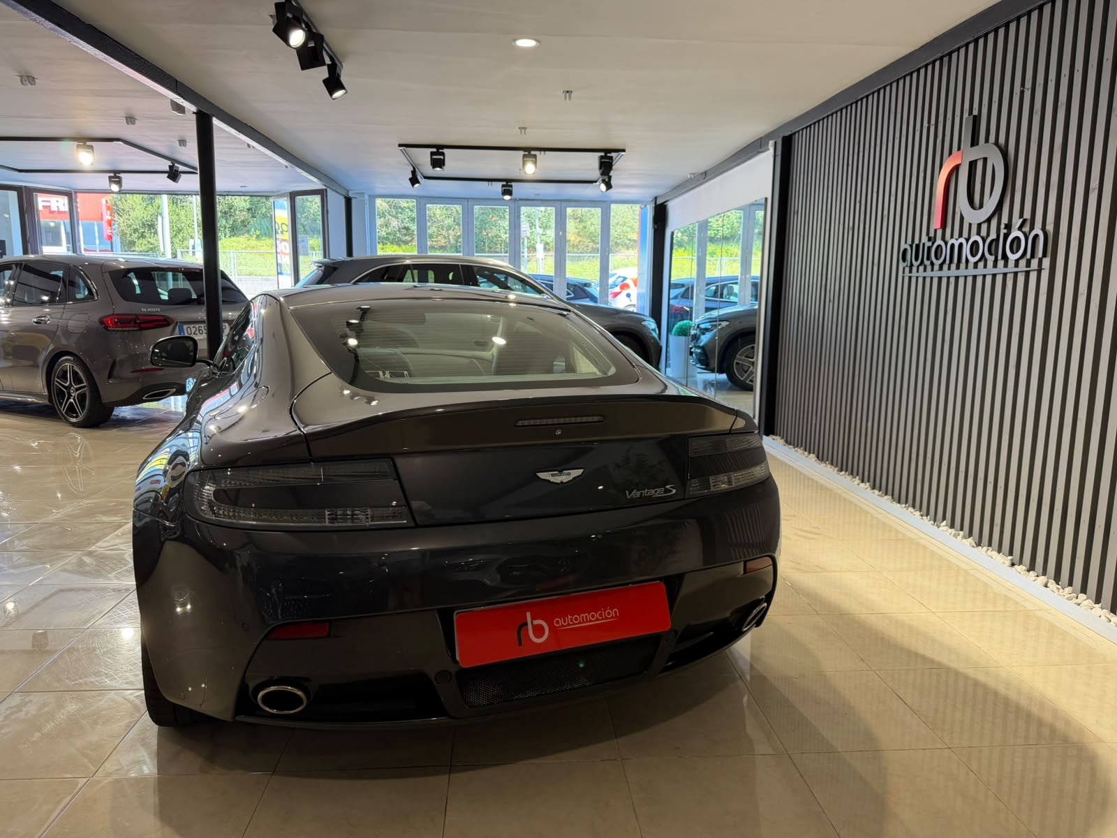 Aston Martin Vantage S SP 10