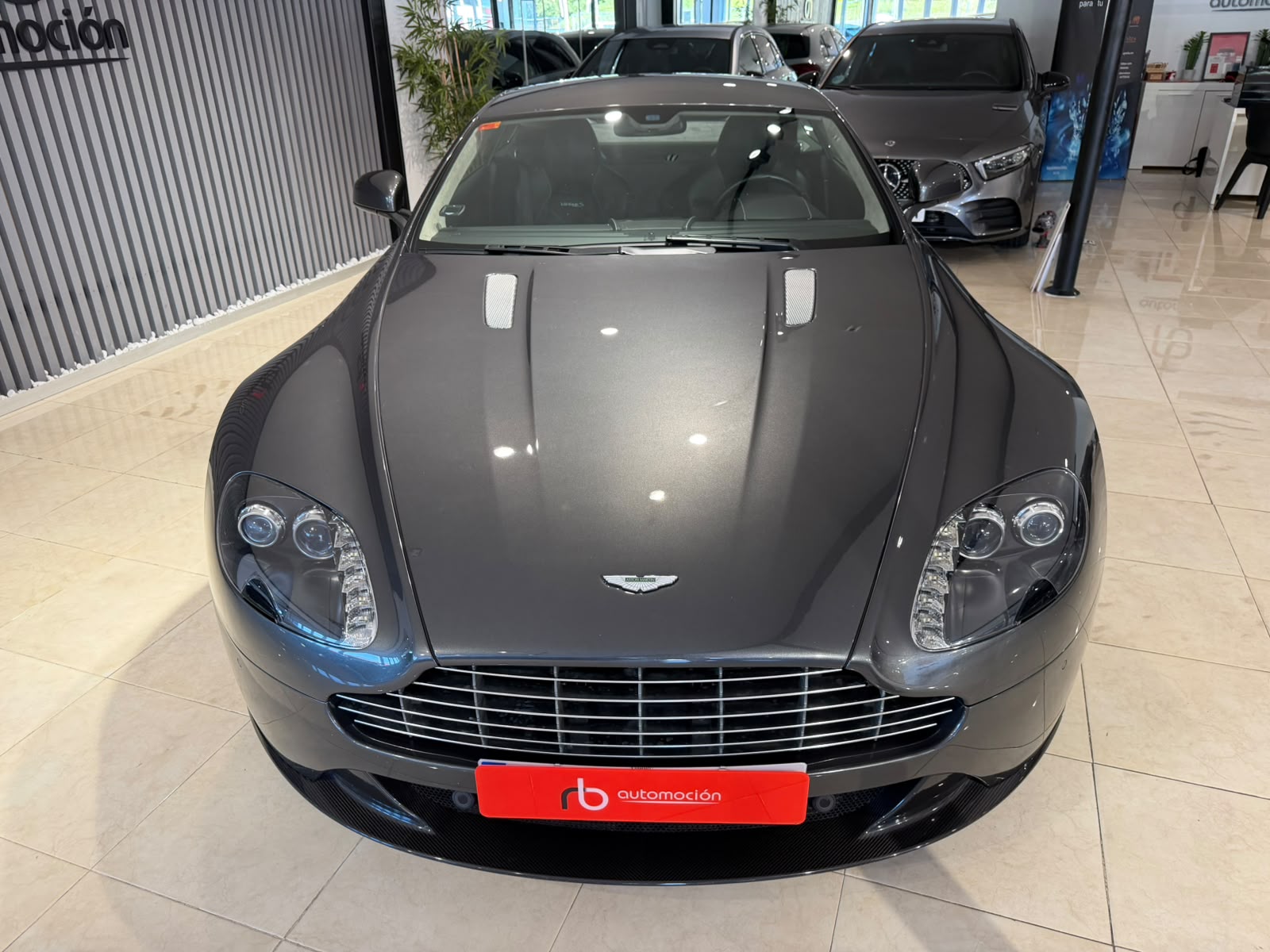 Aston Martin Vantage S SP 10